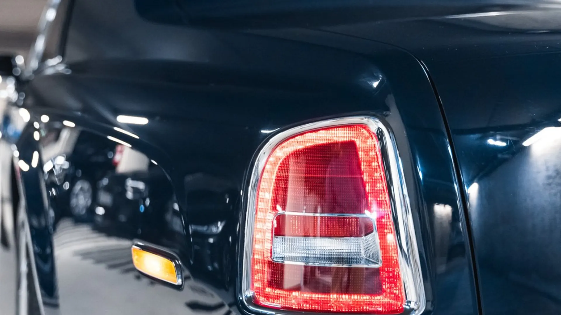 Rolls-Royce Phantom — photo 16