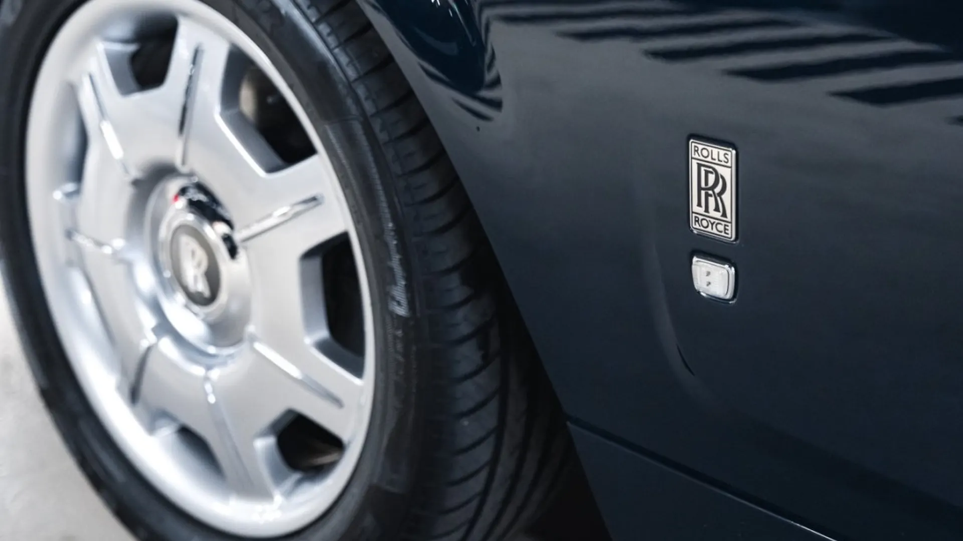 Rolls-Royce Phantom — photo 12