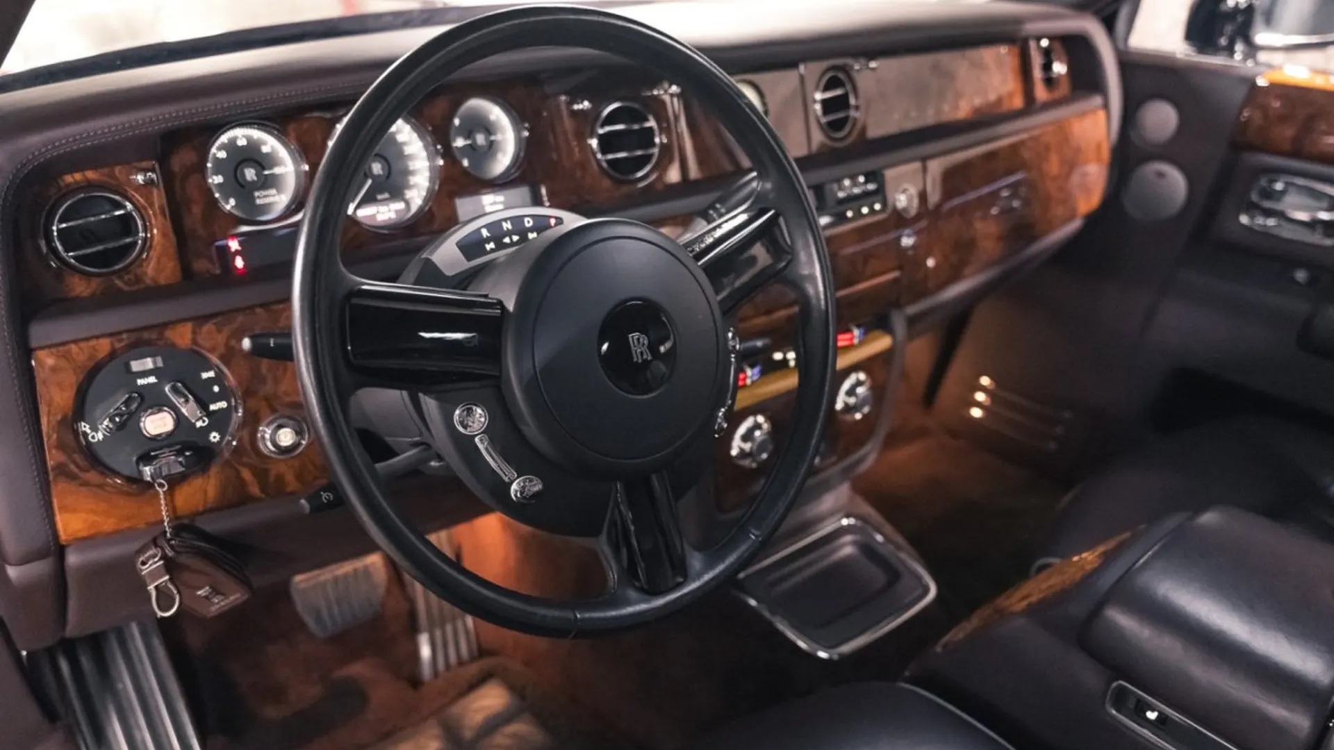 Rolls-Royce Phantom — photo 24