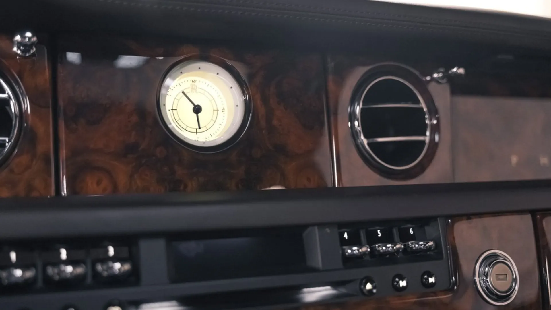 Rolls-Royce Phantom — photo 38
