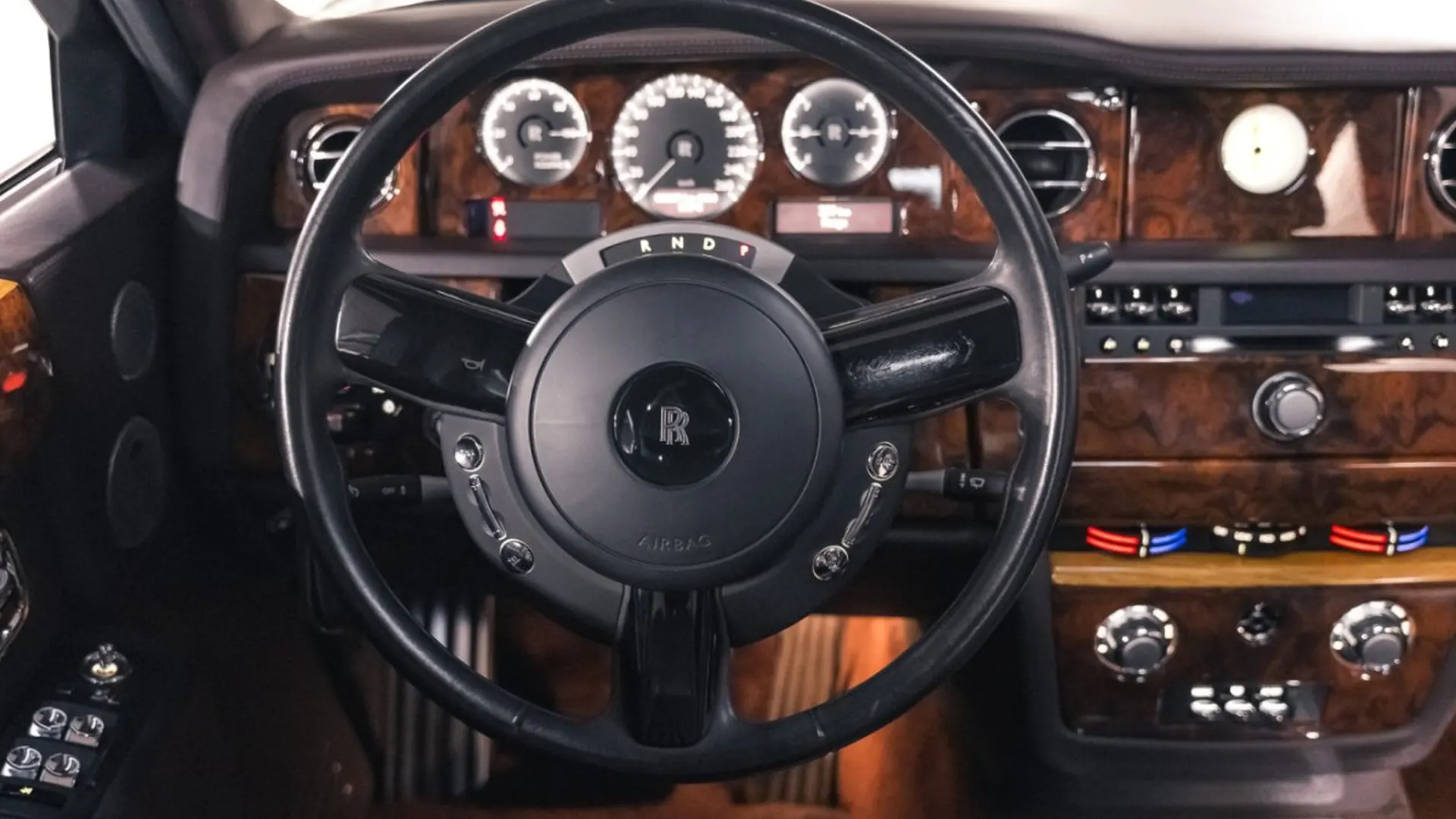 Rolls-Royce Phantom — photo 25