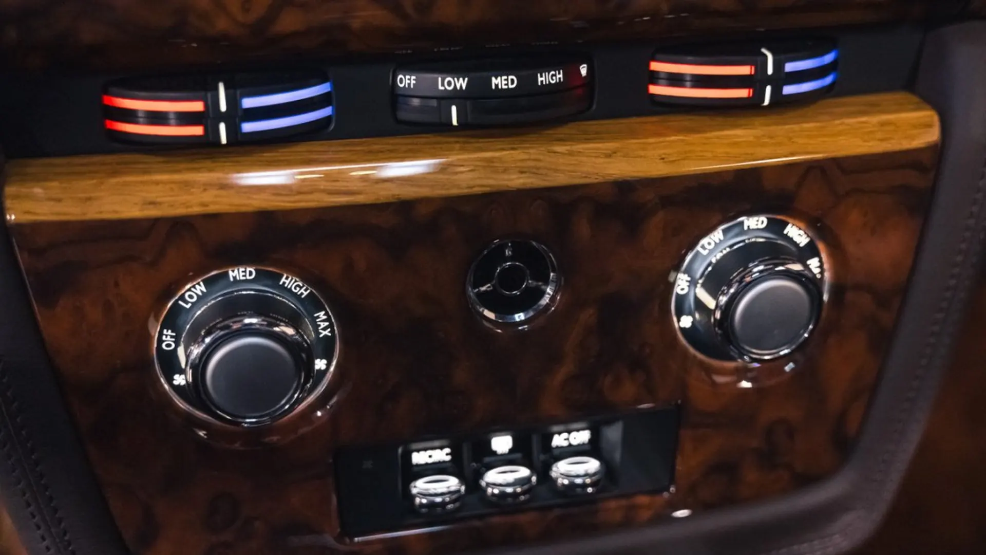 Rolls-Royce Phantom — photo 42