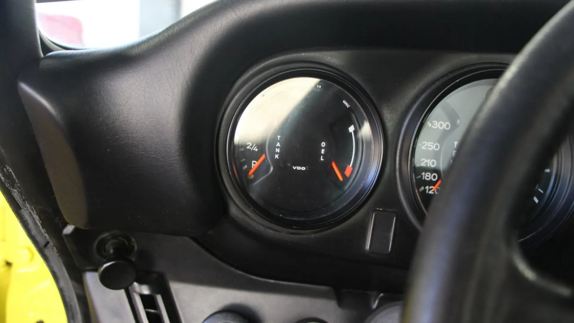 Porsche 911 — photo 19