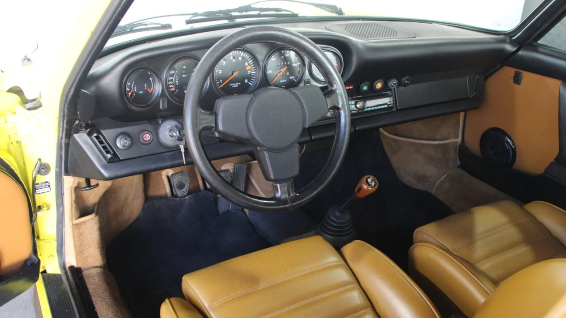 Porsche 911 — photo 9
