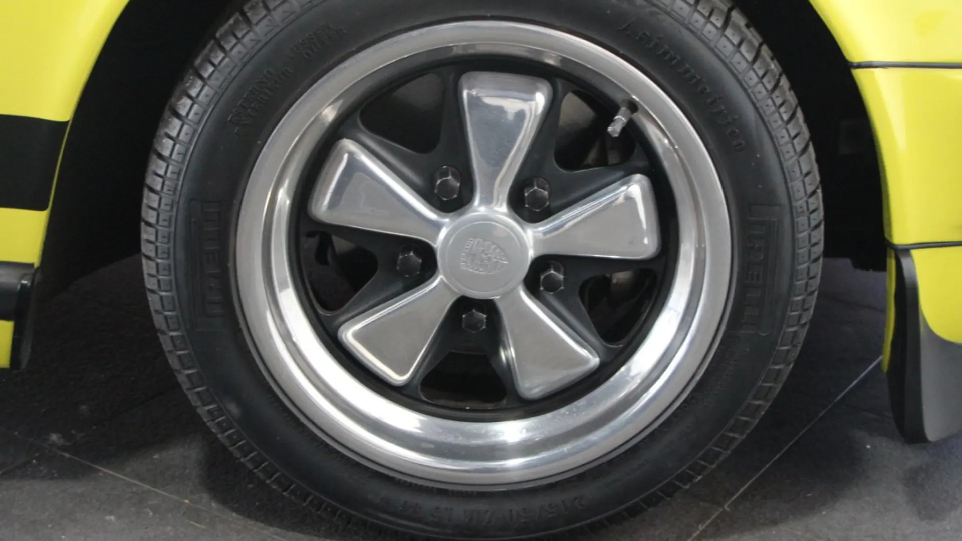 Porsche 911 — photo 20