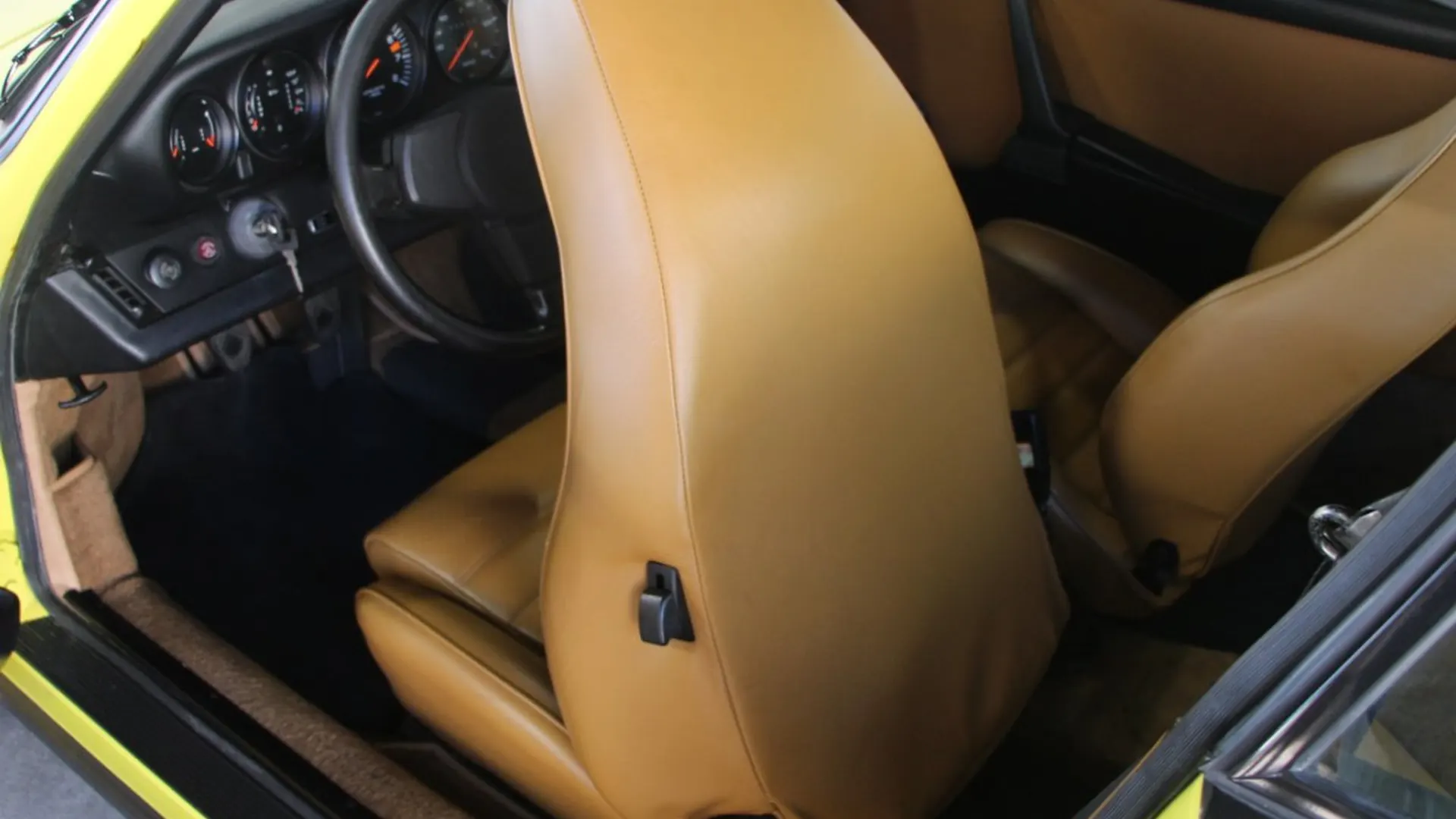 Porsche 911 — photo 13