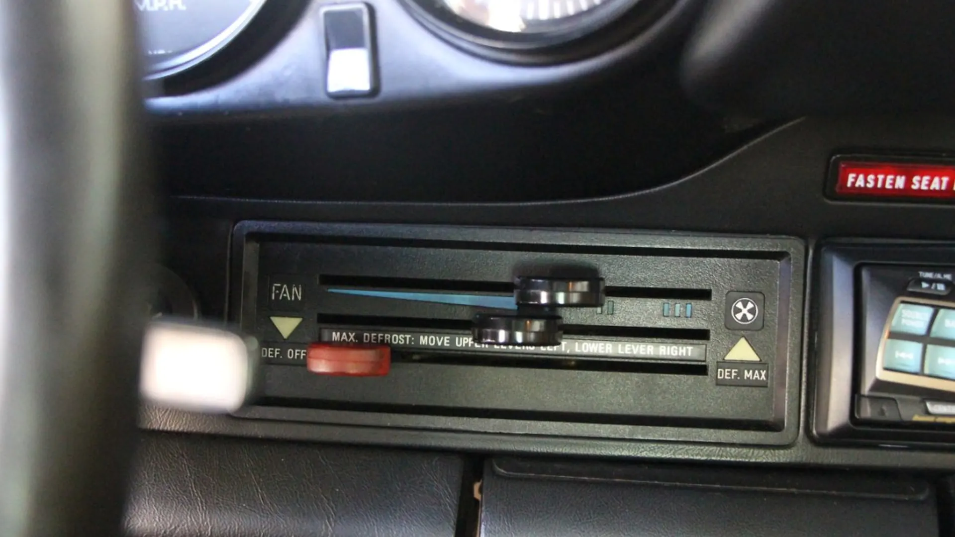 Porsche 911 — photo 17
