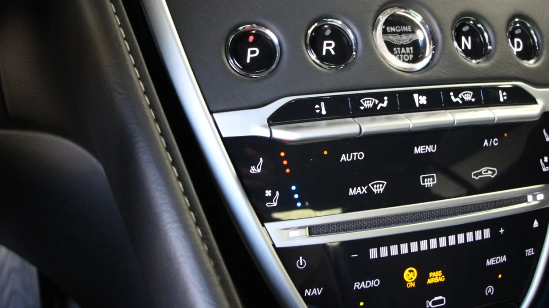 Aston Martin DB11 — photo 17
