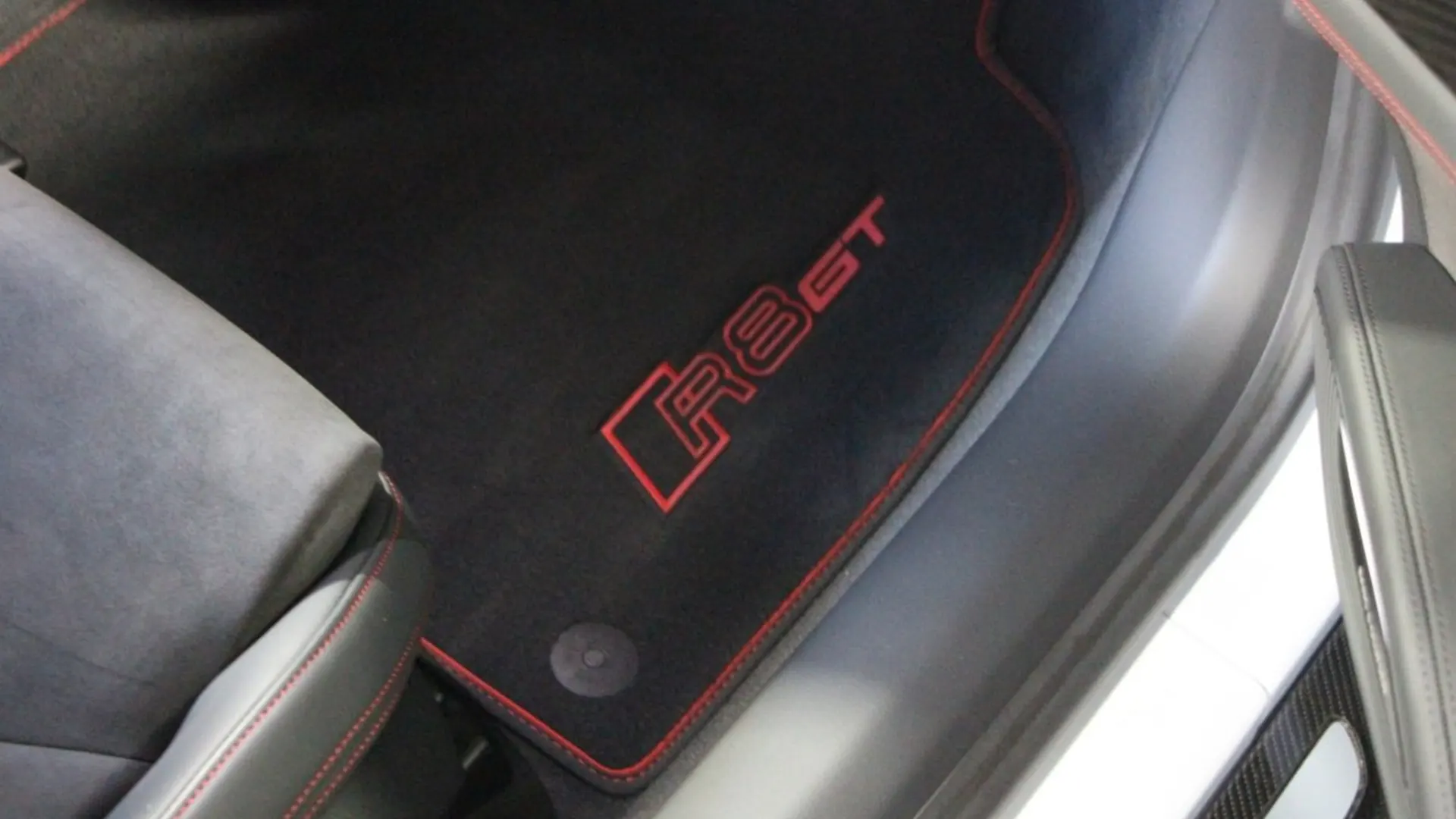 Audi R8 — photo 22