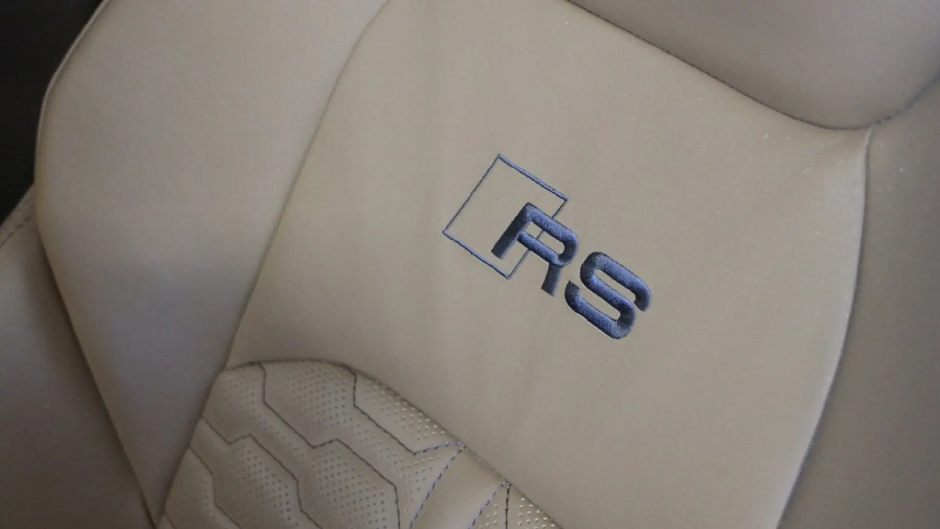 Audi RS6 — photo 16