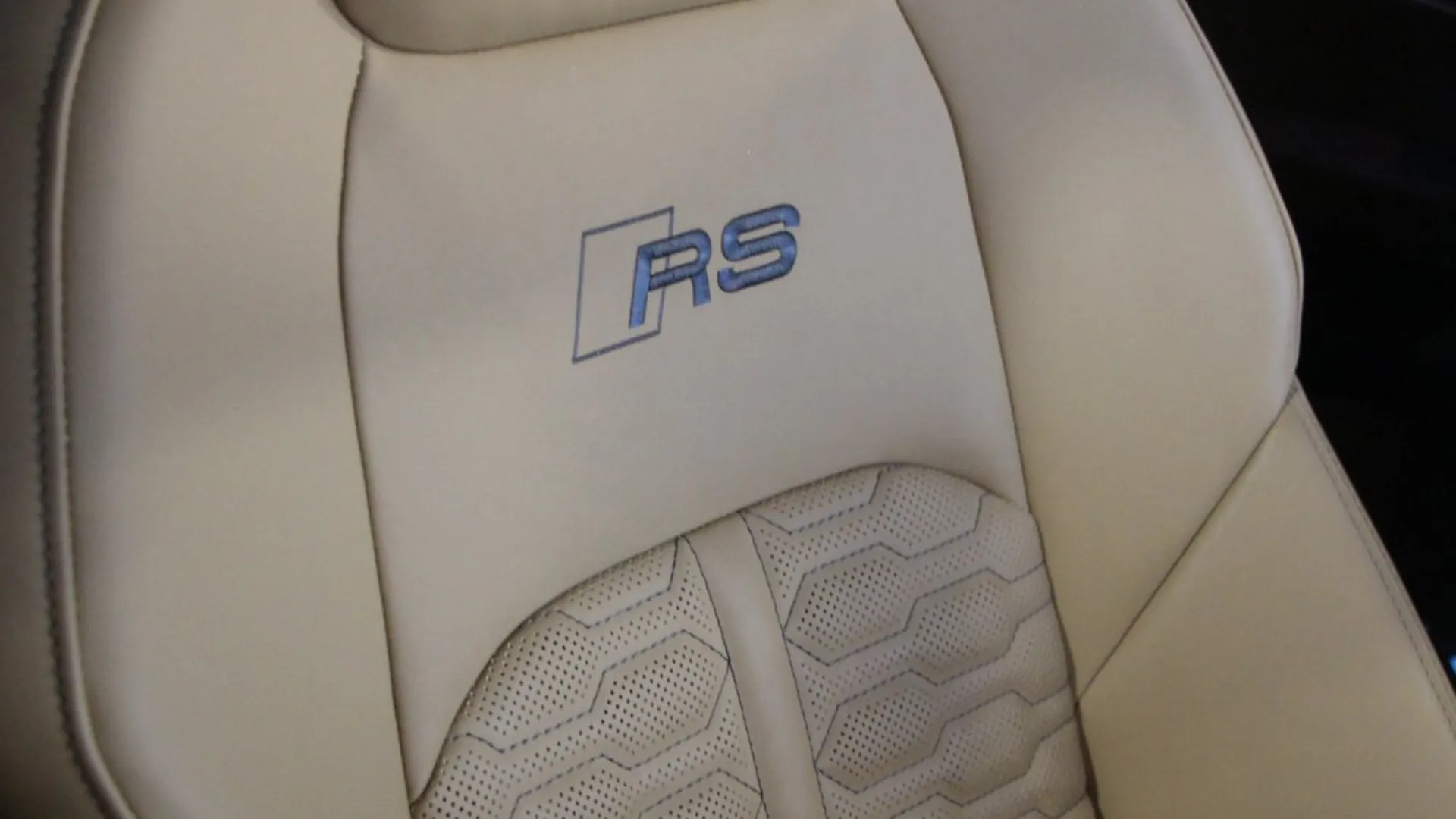 Audi RS6 — photo 25