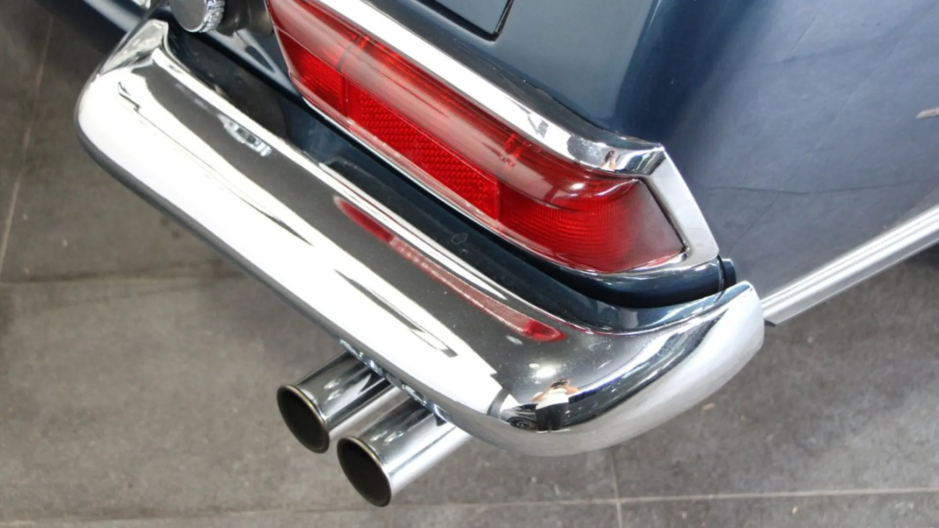 Mercedes-Benz SL — photo 16