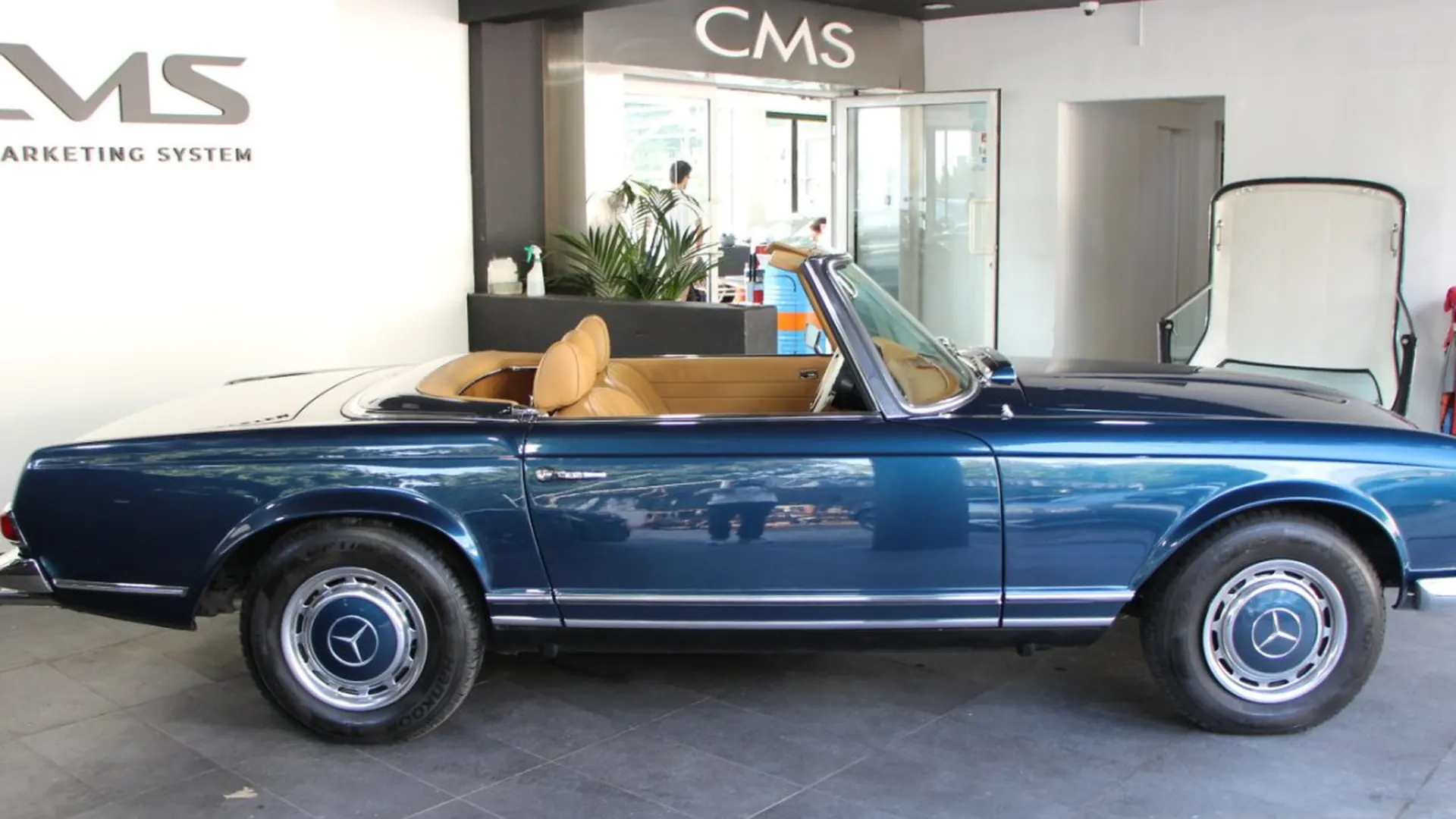 Mercedes-Benz SL — photo 11