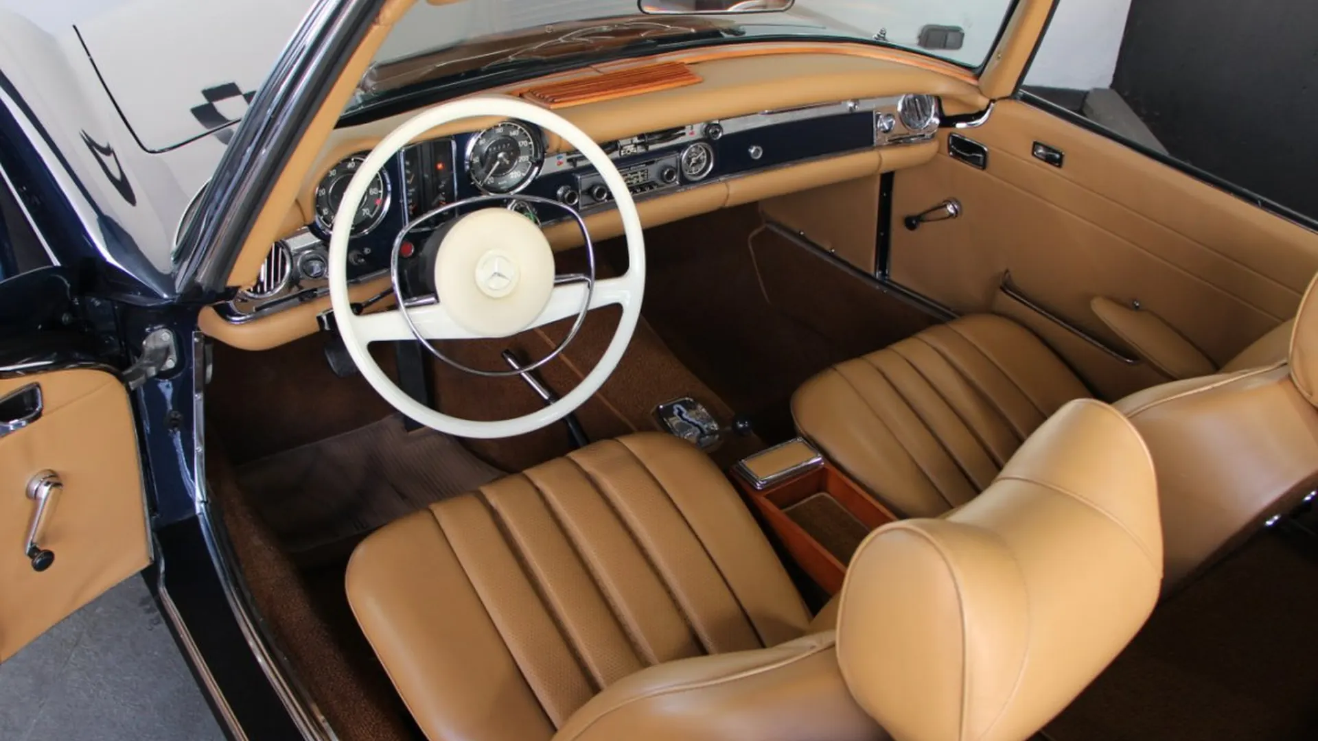 Mercedes-Benz SL — photo 17