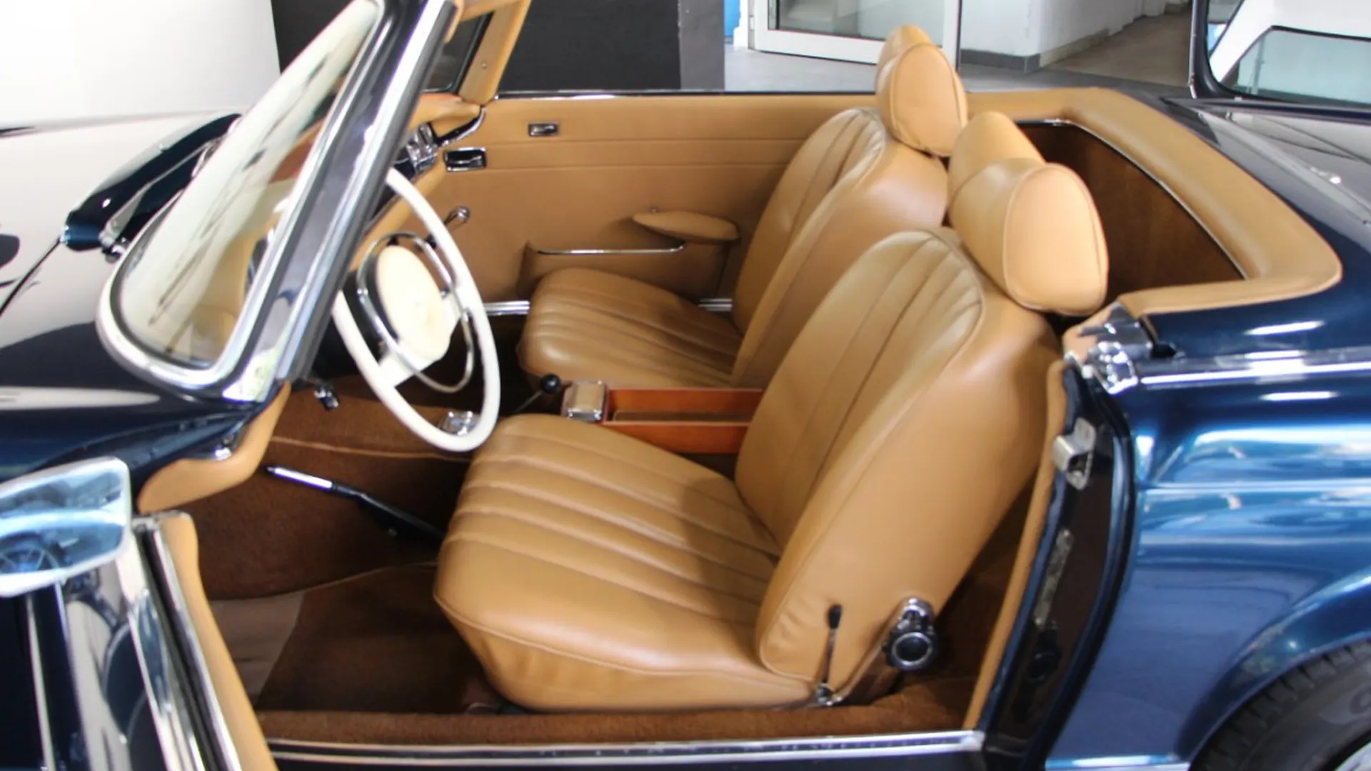 Mercedes-Benz SL — photo 18