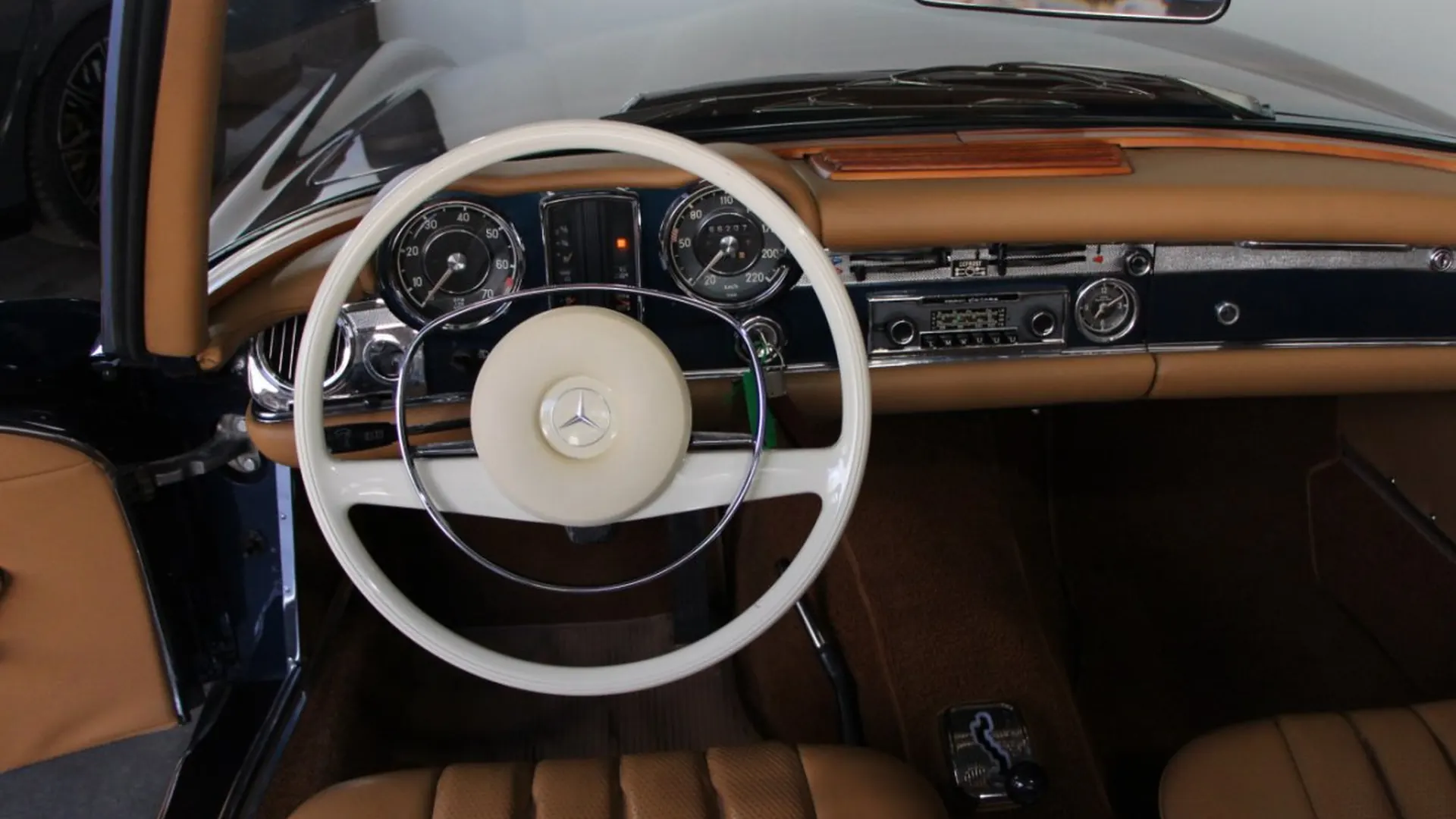 Mercedes-Benz SL — photo 24