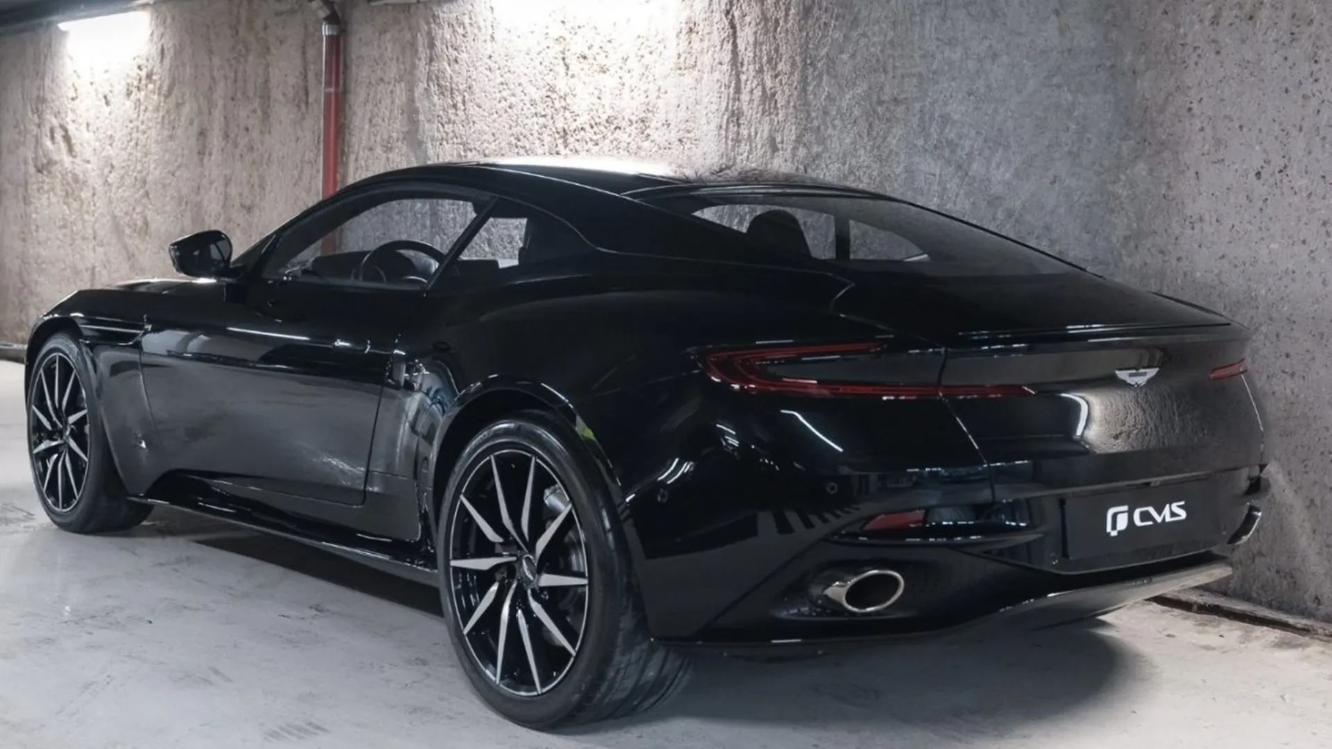 Aston Martin DB11 — photo 15