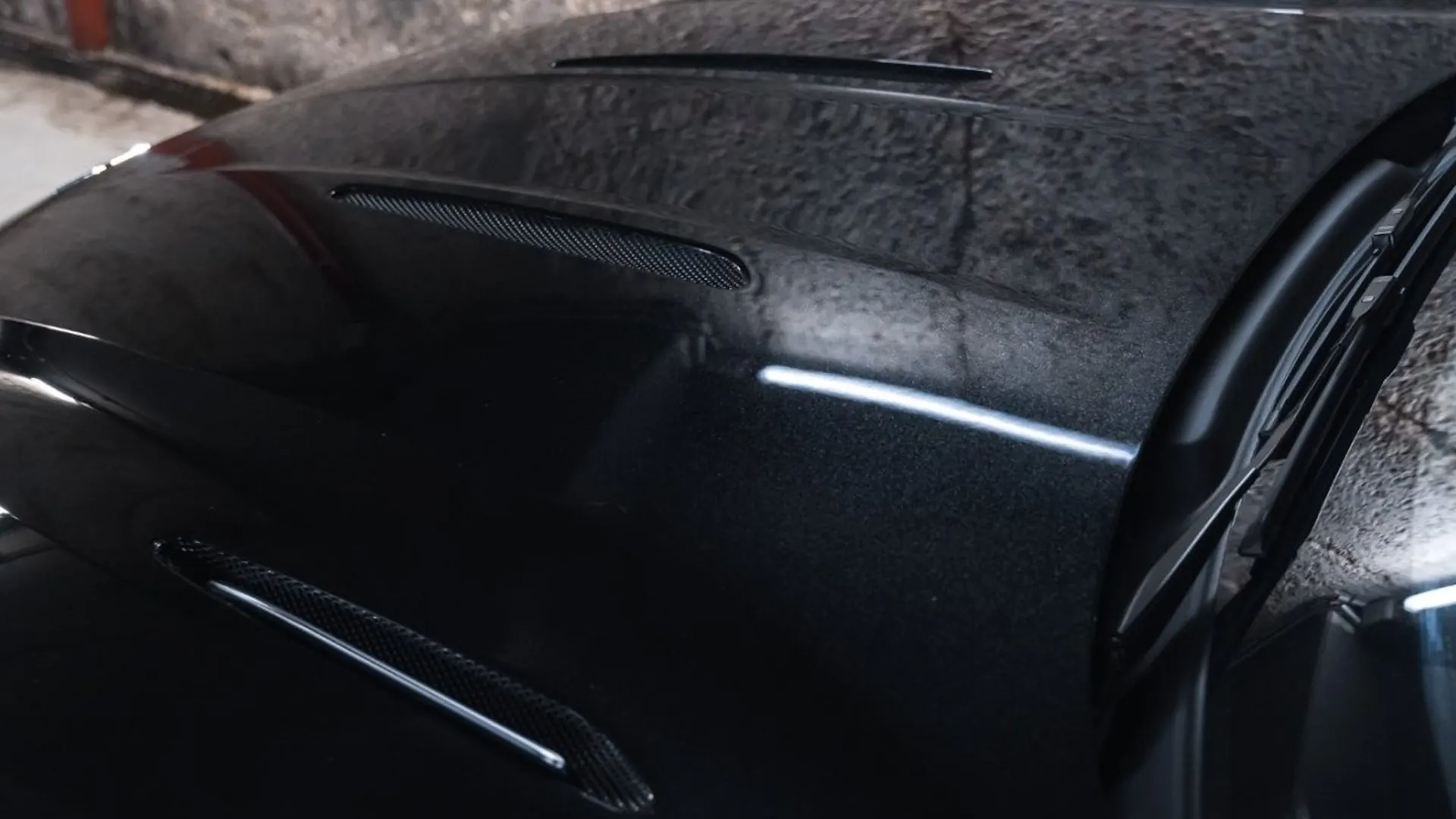 Aston Martin DB11 — photo 6