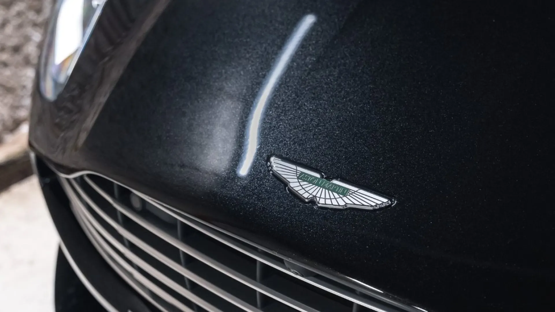 Aston Martin DB11 — photo 5