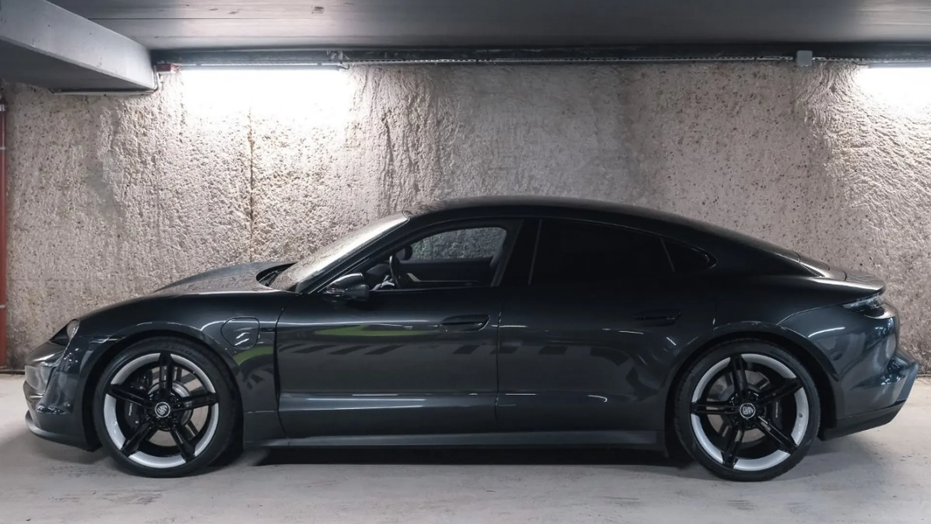 Porsche Taycan — photo 8
