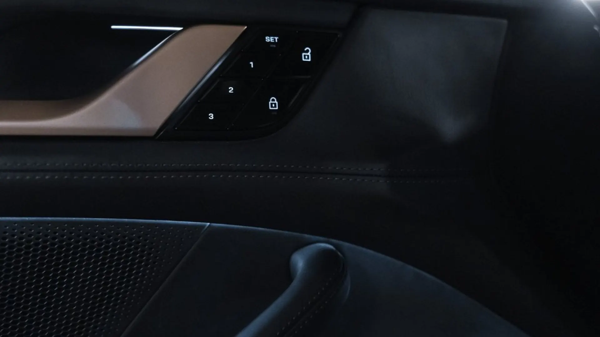 Porsche Taycan — photo 25