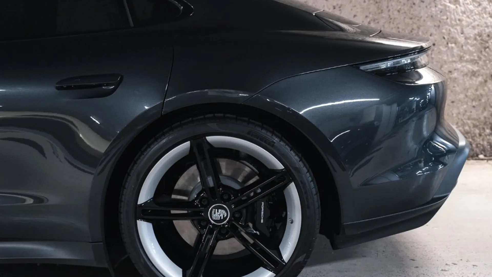 Porsche Taycan — photo 14