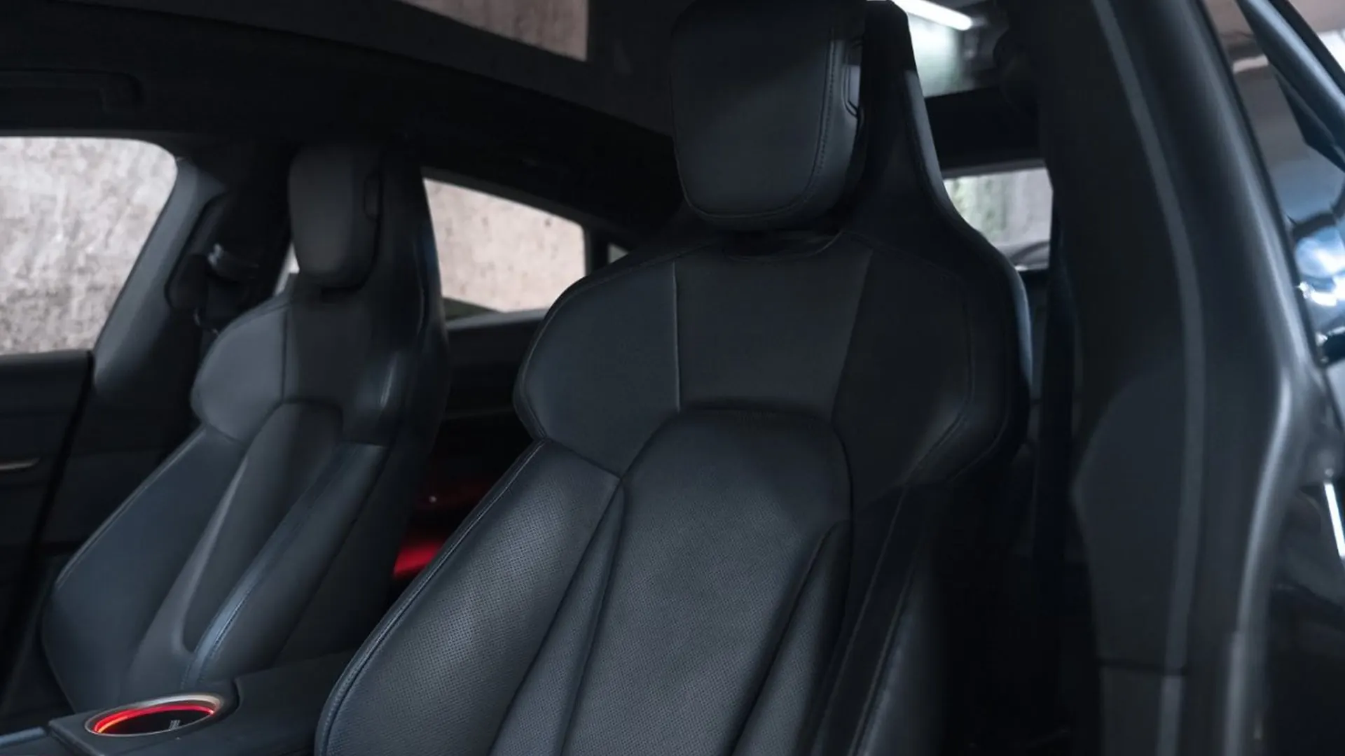 Porsche Taycan — photo 29