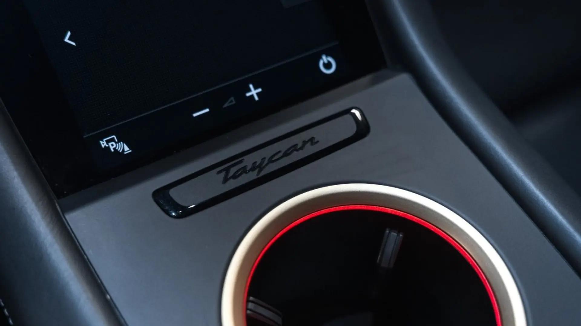 Porsche Taycan — photo 41