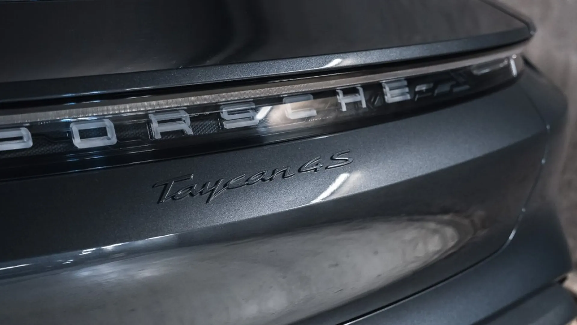 Porsche Taycan — photo 18