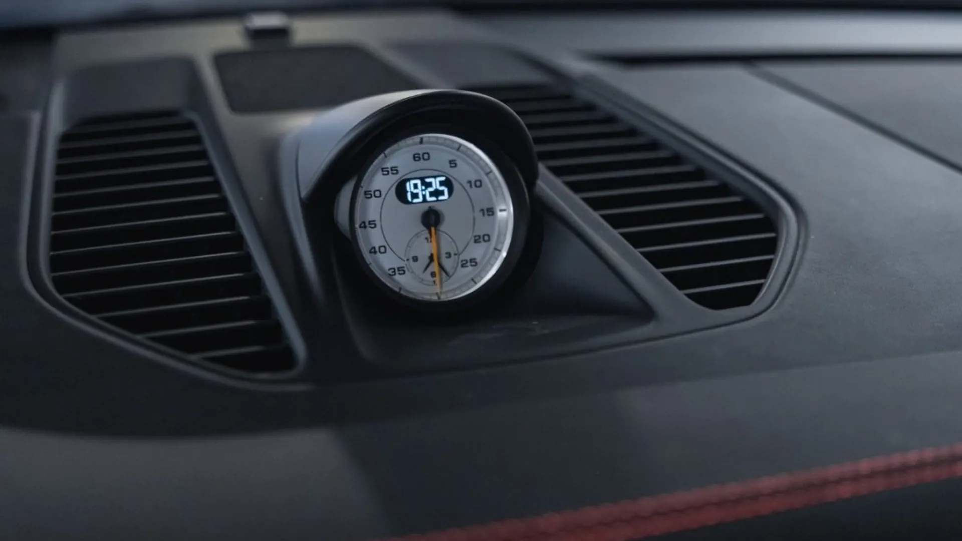 Porsche 911 — photo 33