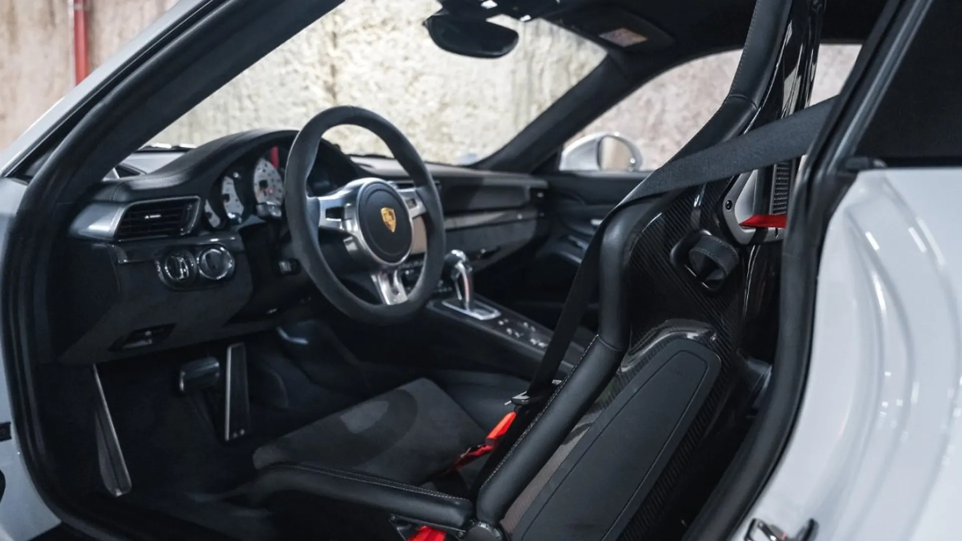 Porsche 911 — photo 25
