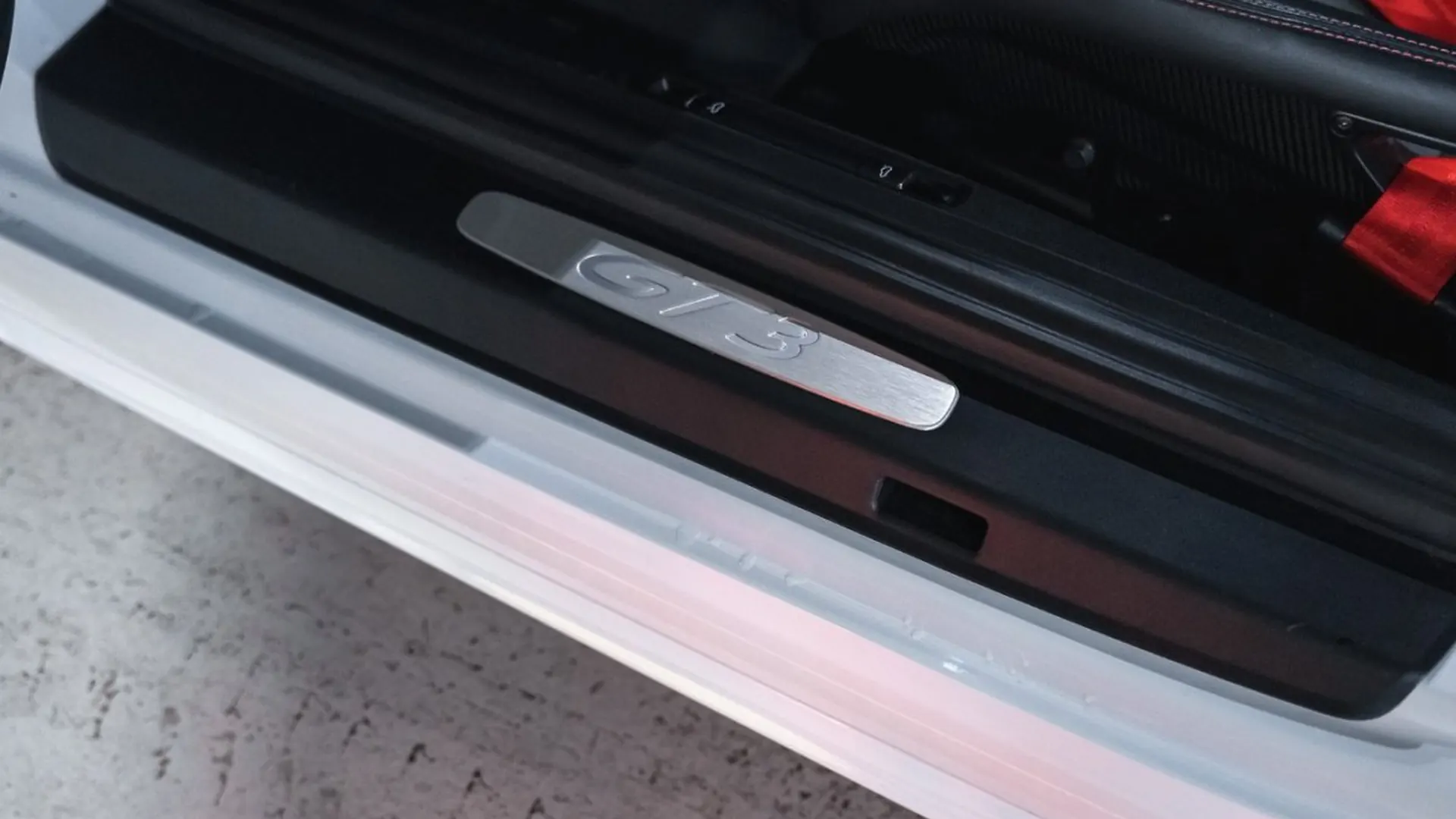 Porsche 911 — photo 24