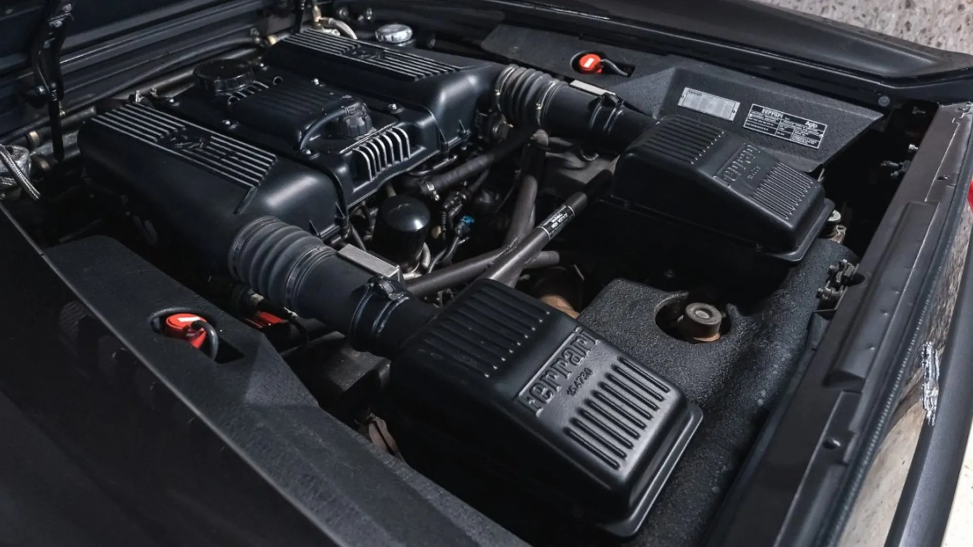 Ferrari F355 — photo 31