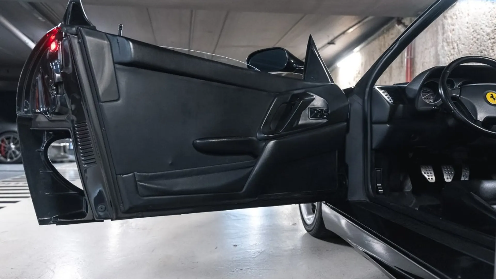 Ferrari F355 — photo 33