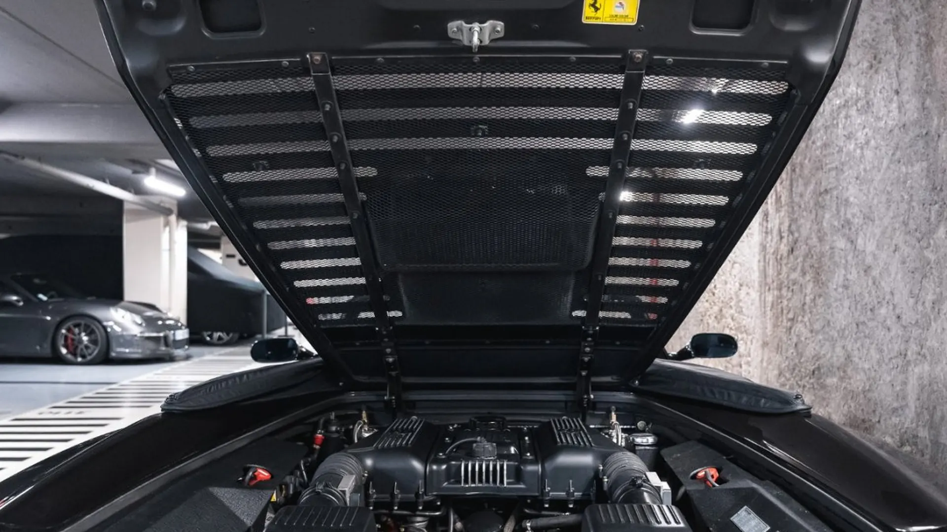 Ferrari F355 — photo 28