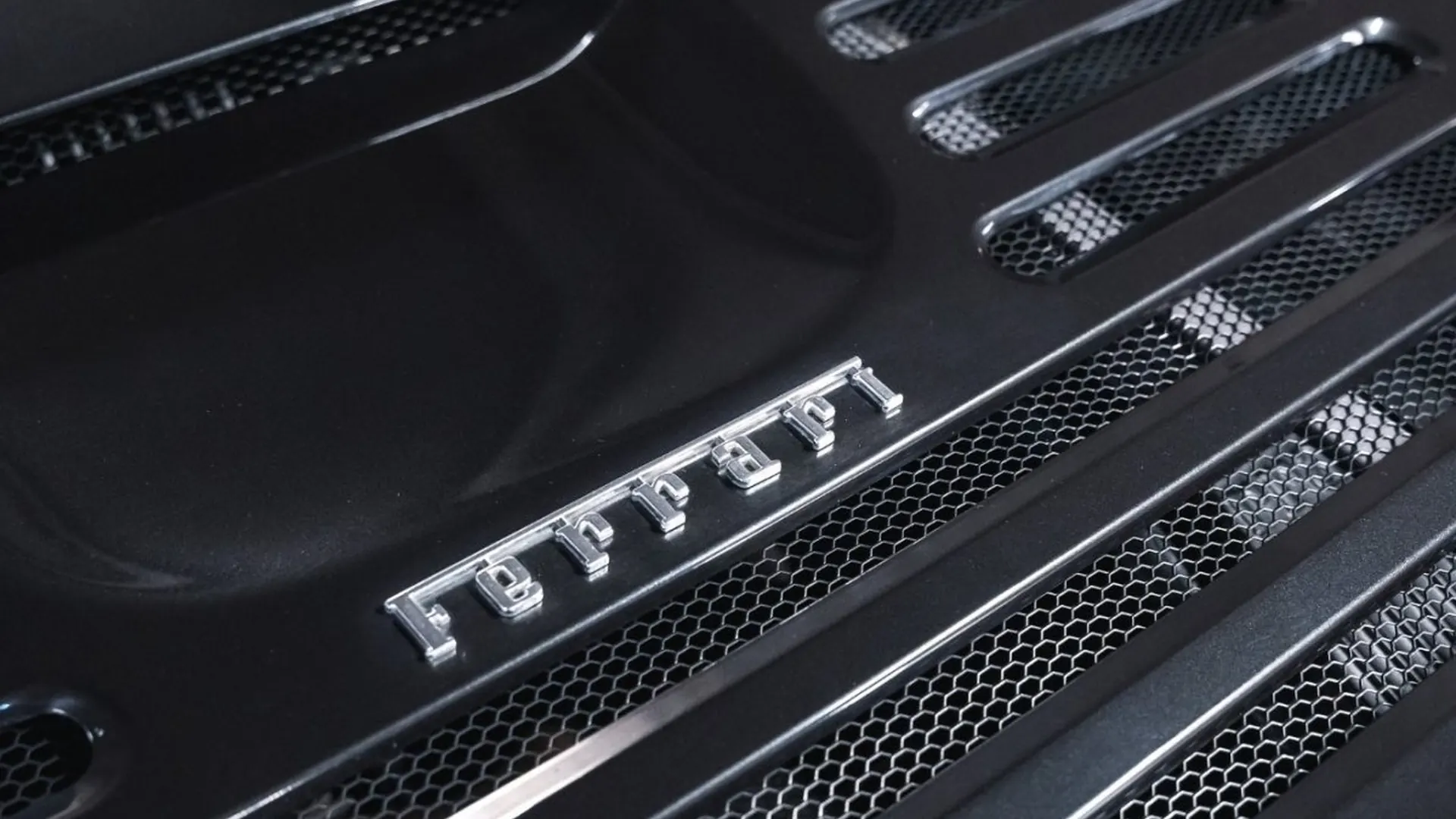Ferrari F355 — photo 23