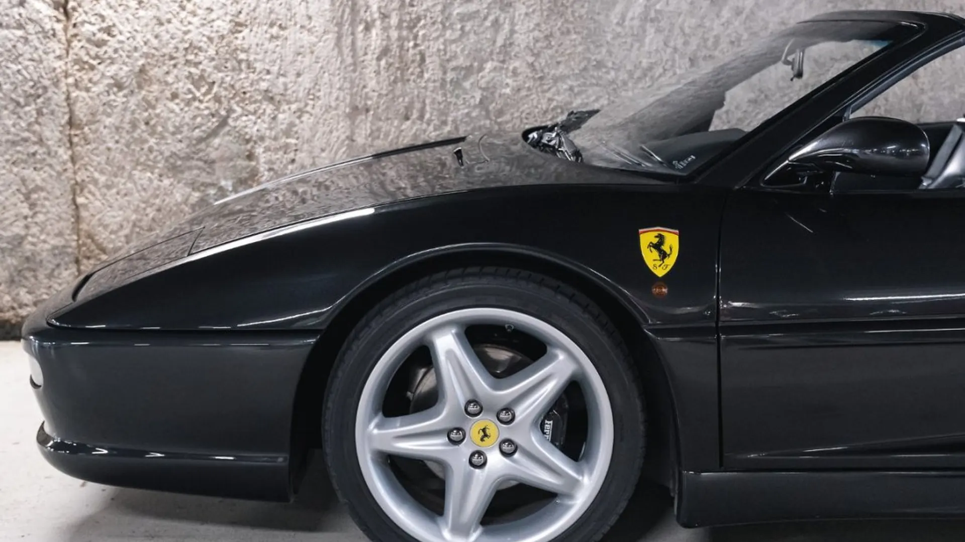 Ferrari F355 — photo 13