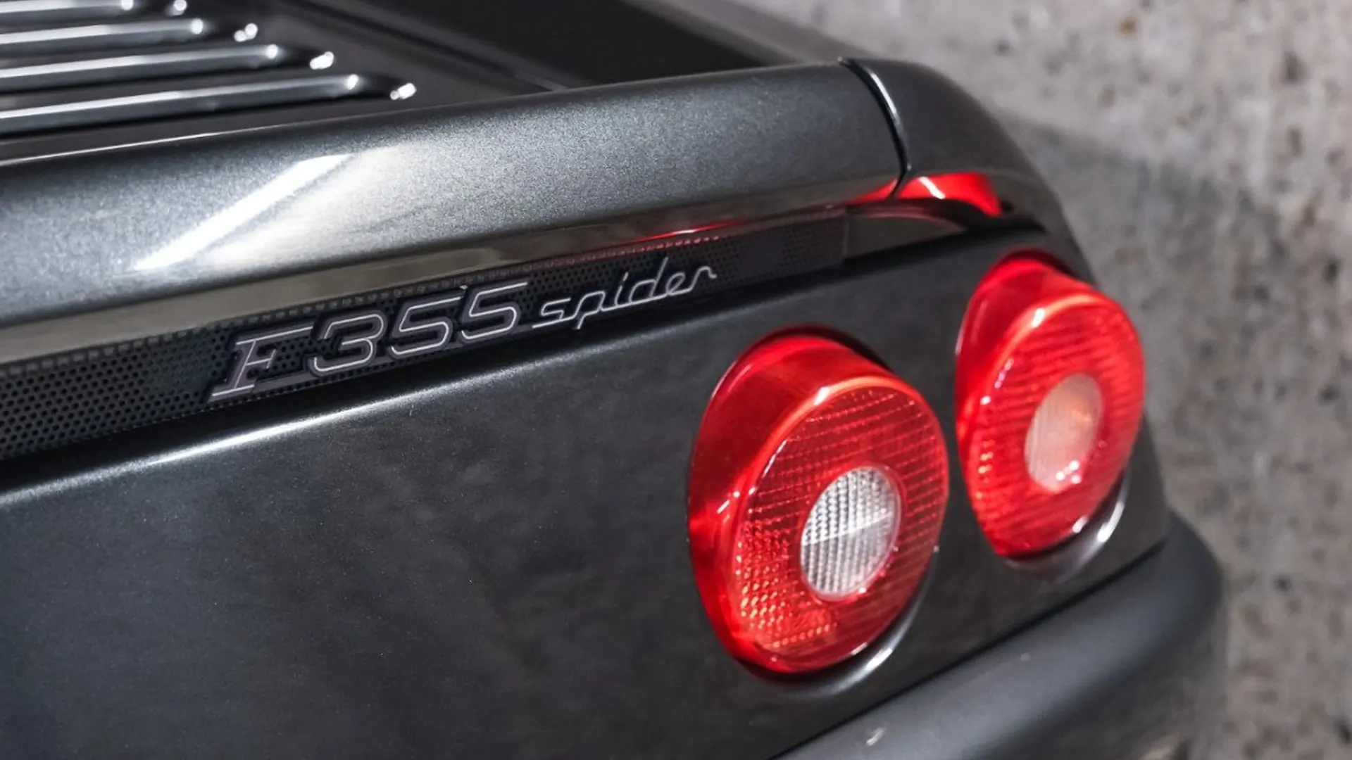 Ferrari F355 — photo 24