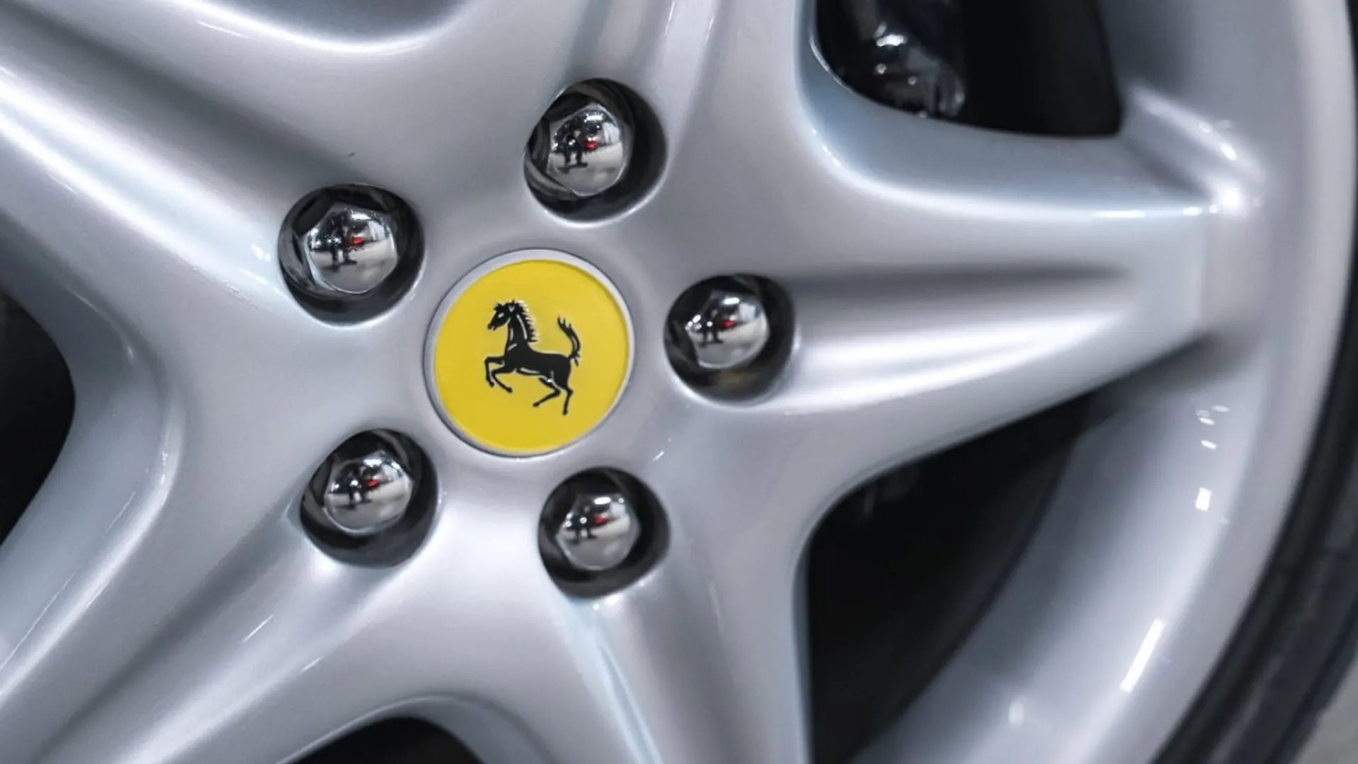 Ferrari F355 — photo 15