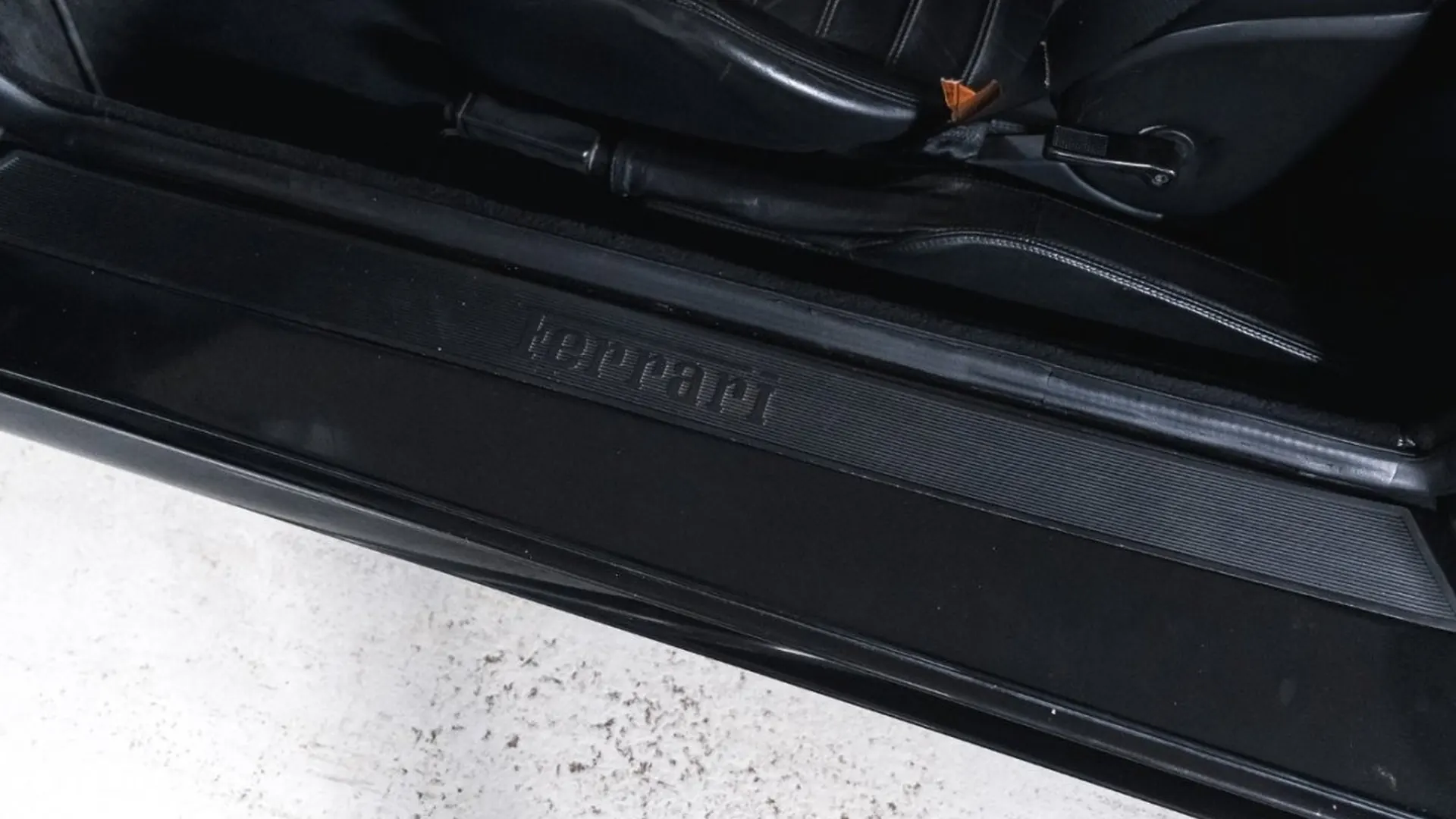 Ferrari F355 — photo 34
