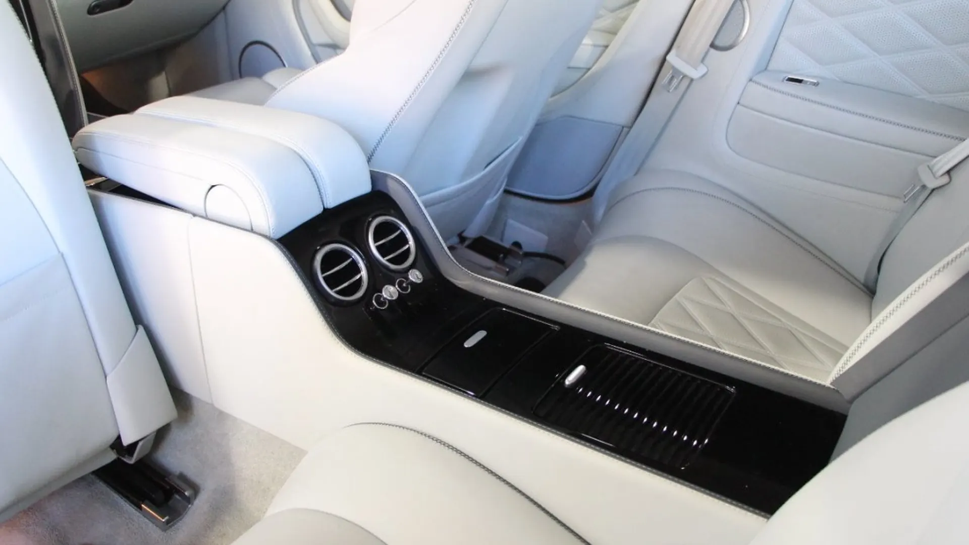 Bentley Continental — photo 19