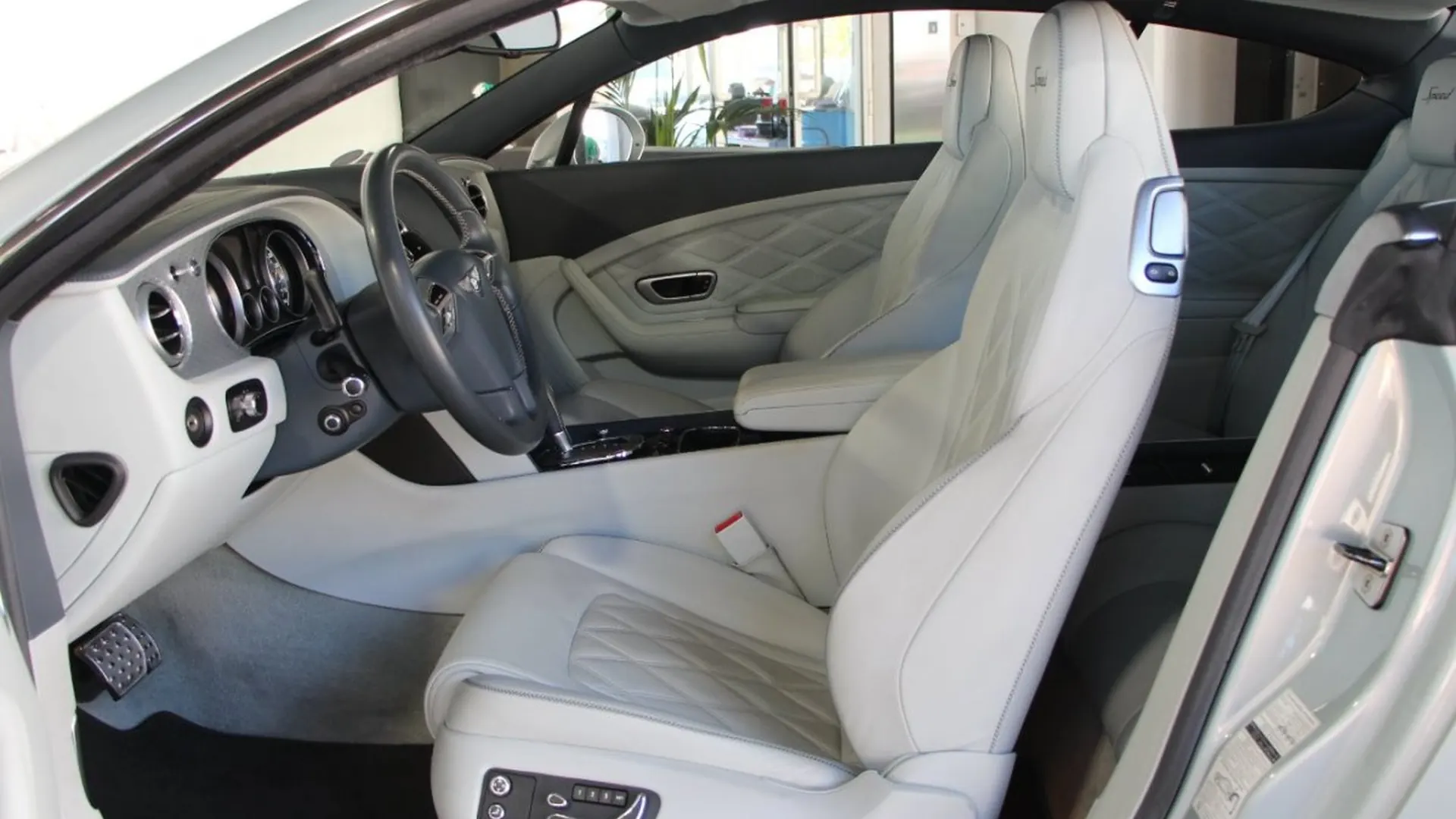 Bentley Continental — photo 10