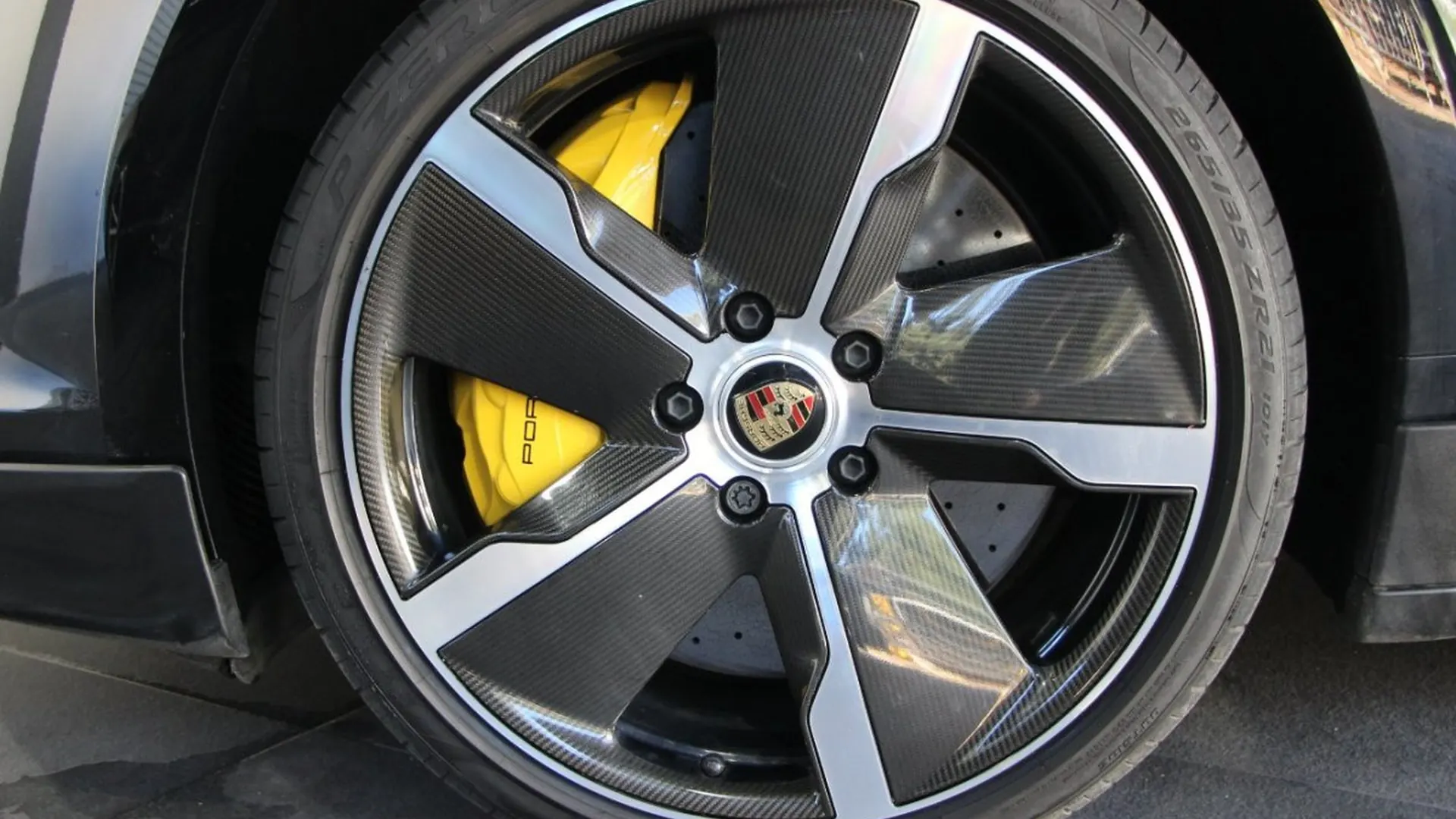 Porsche Taycan — photo 10