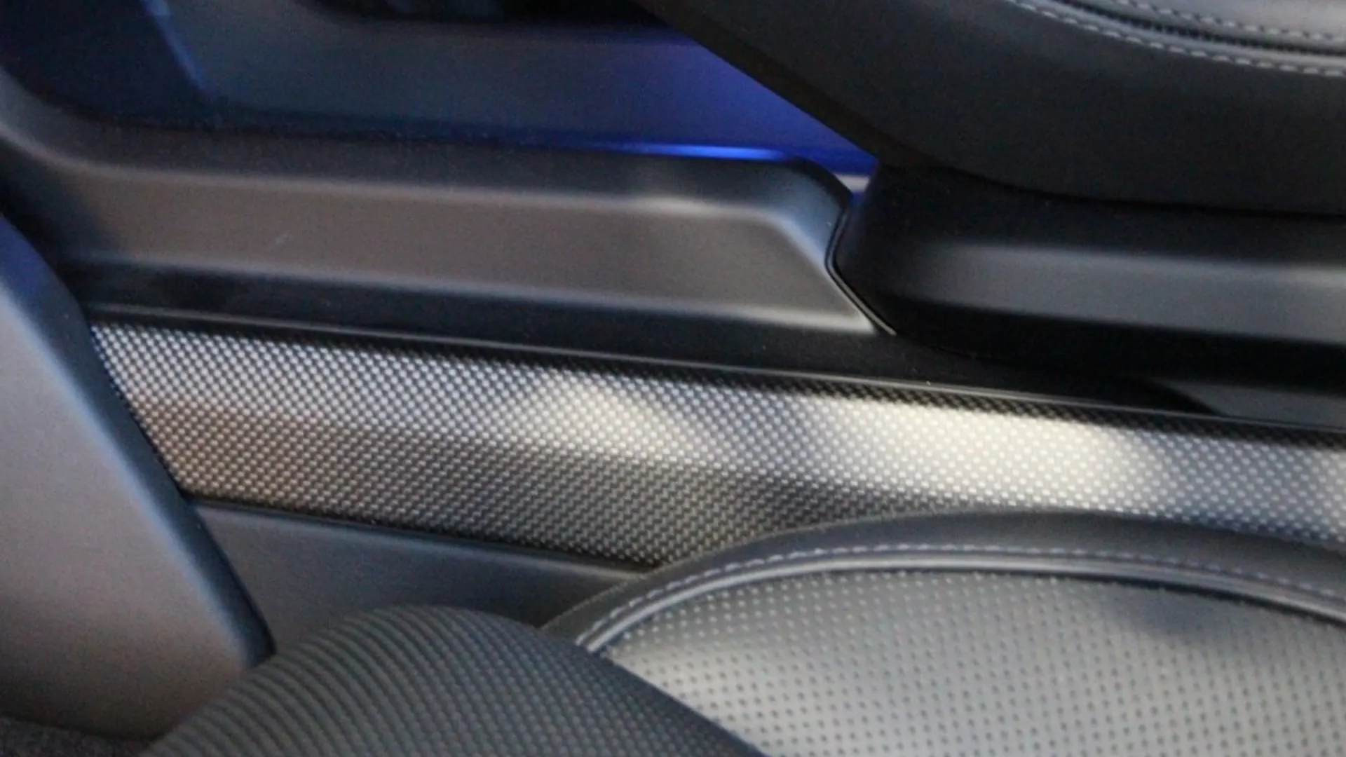 Porsche Taycan — photo 29
