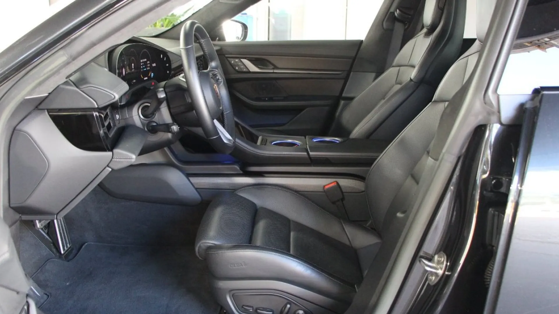 Porsche Taycan — photo 14