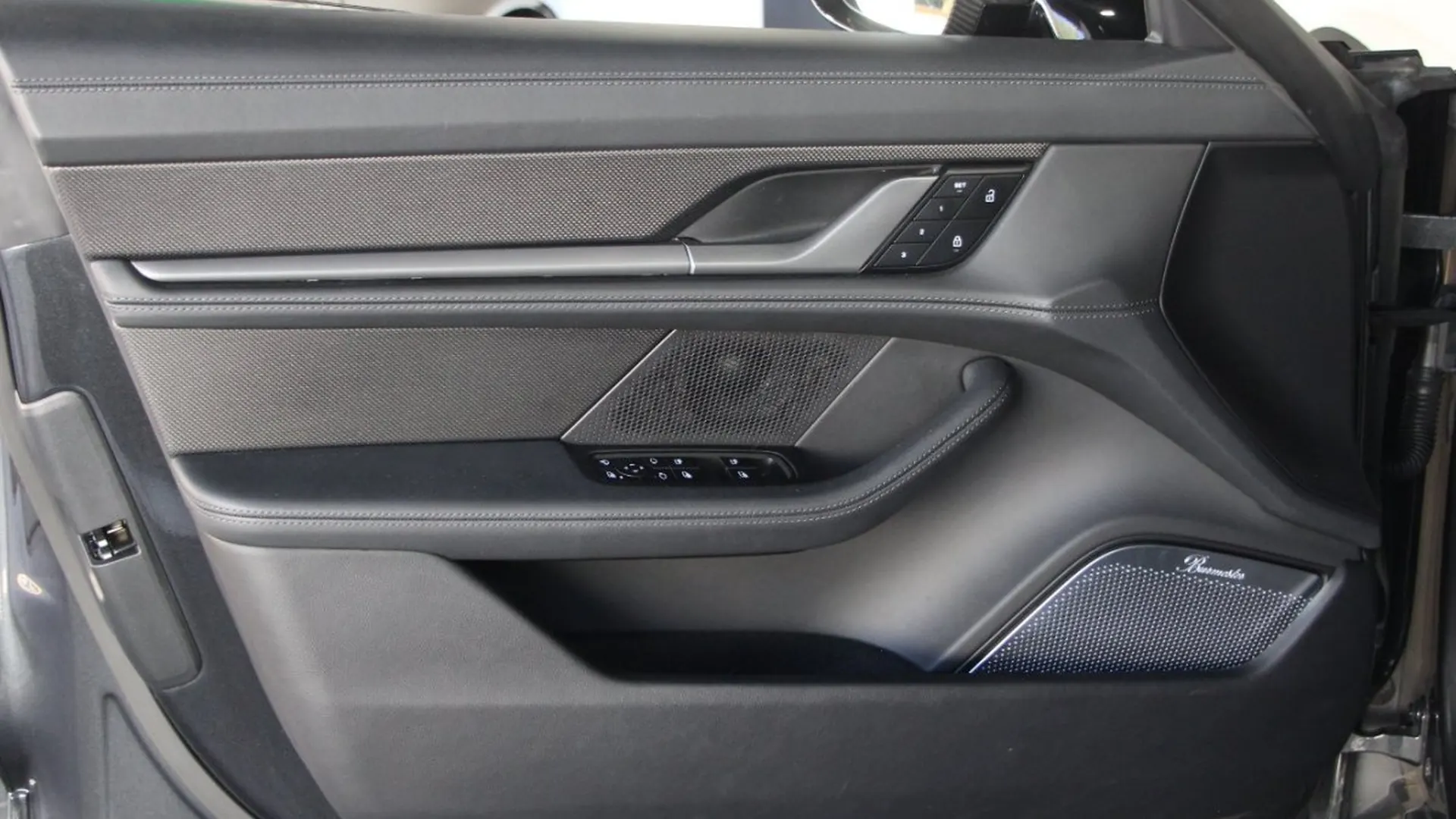 Porsche Taycan — photo 20