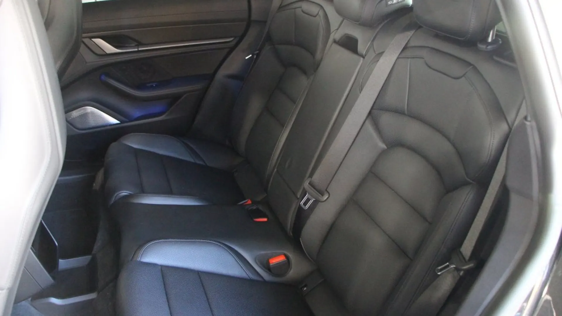 Porsche Taycan — photo 19
