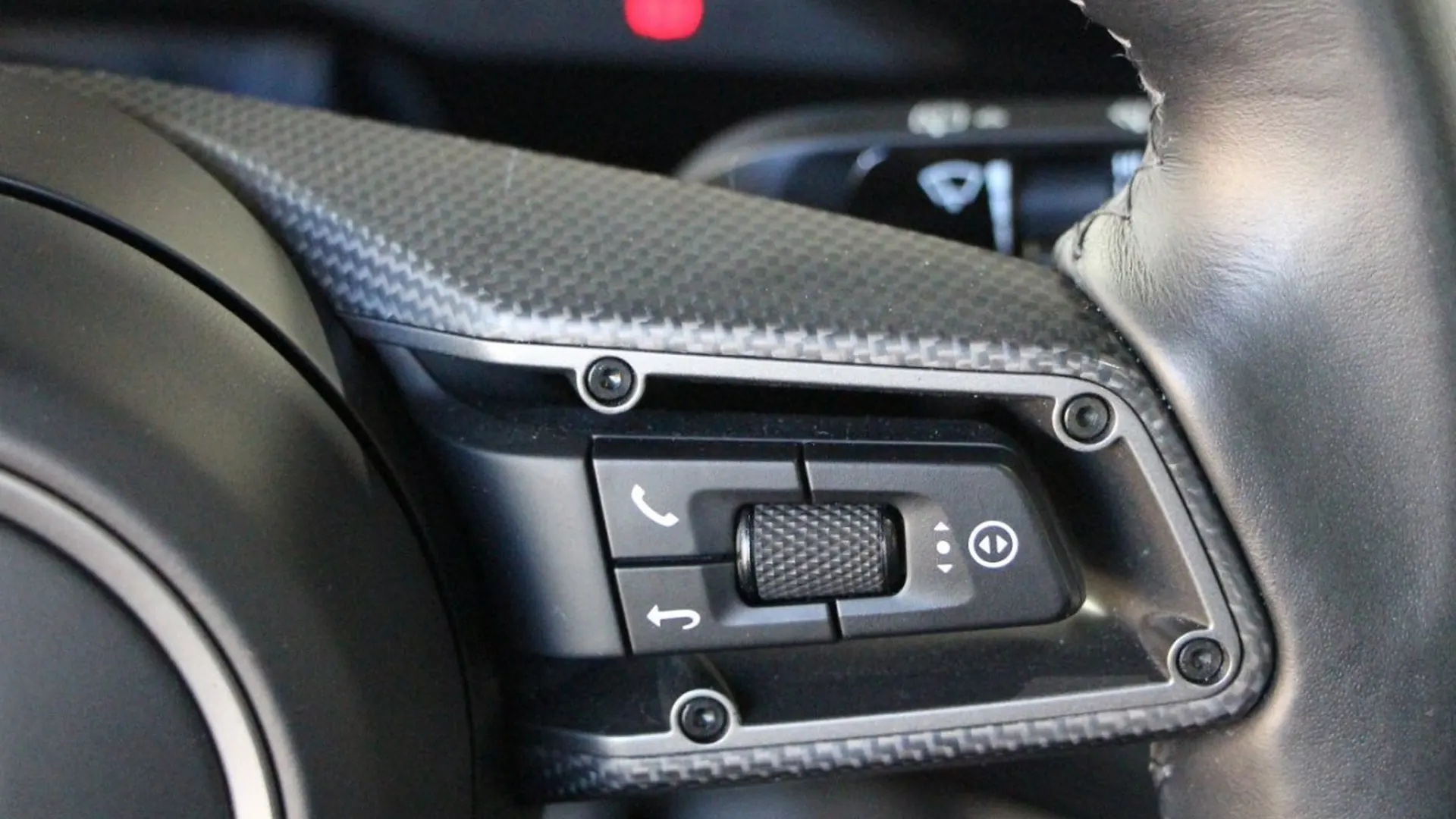 Porsche Taycan — photo 28