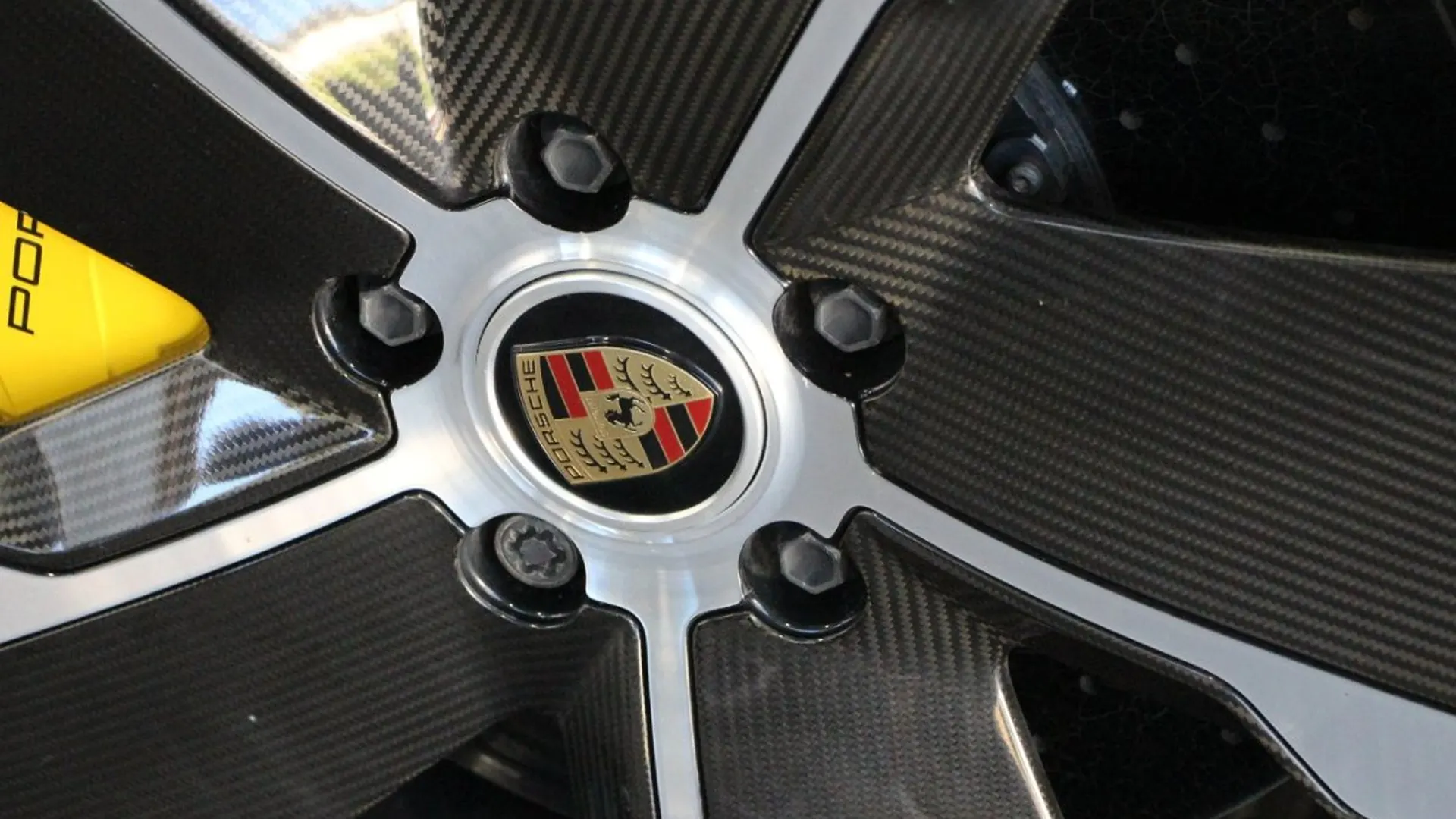 Porsche Taycan — photo 9