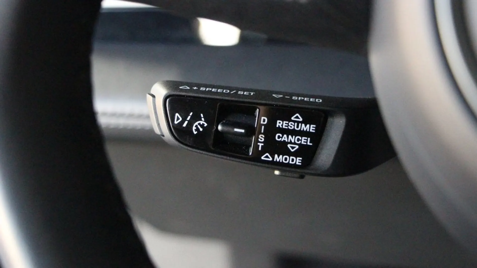 Porsche Taycan — photo 26